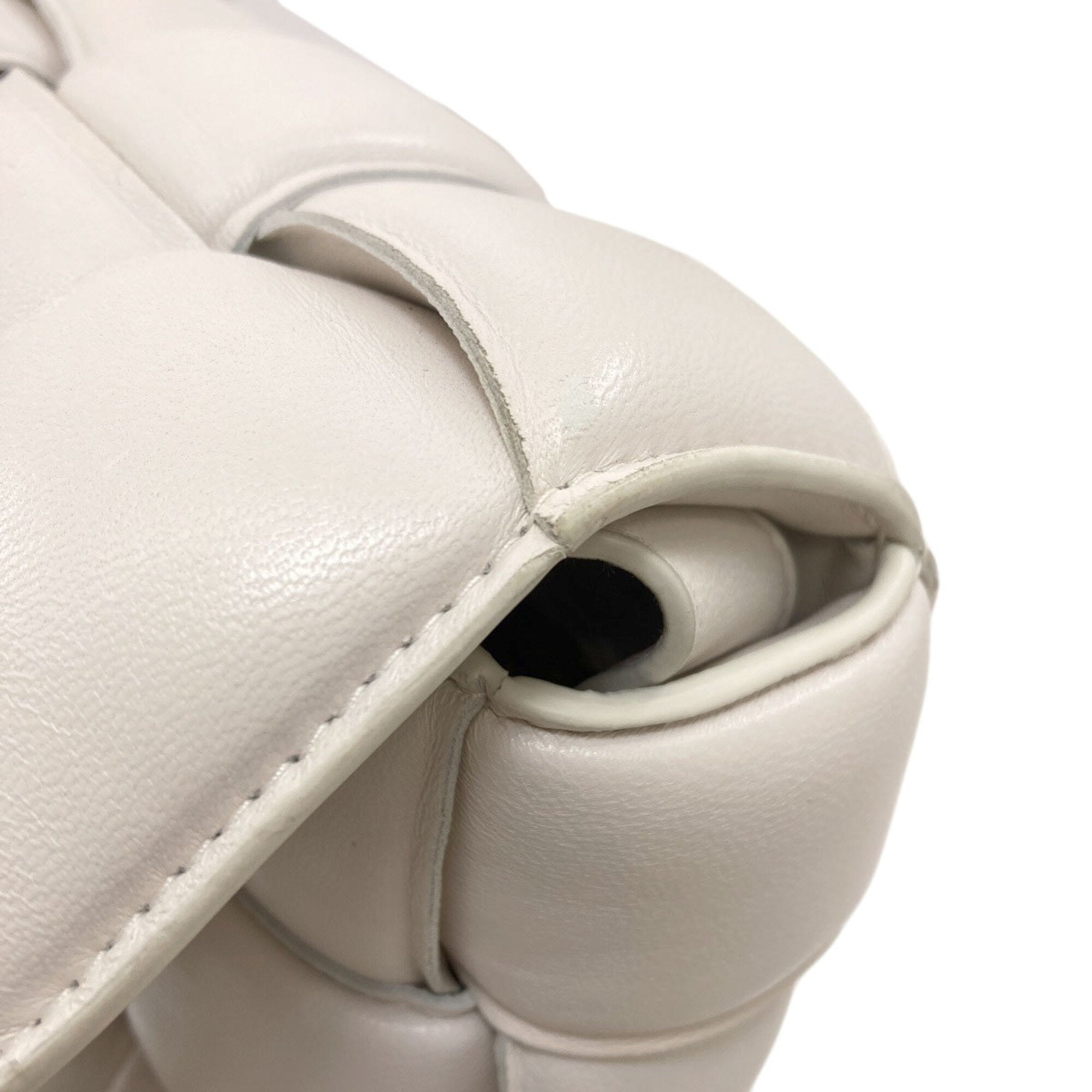 Bottega Veneta White Leather Shoulder Bag (Pre-Owned)