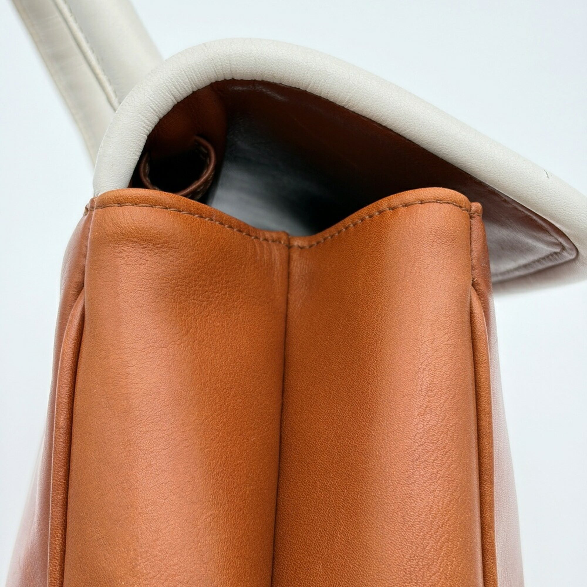 Fendi Brown White Leather Handbag (Pre-Owned)