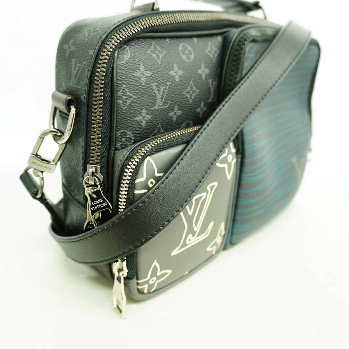 Louis Vuitton Black Handbag (Pre-Owned)