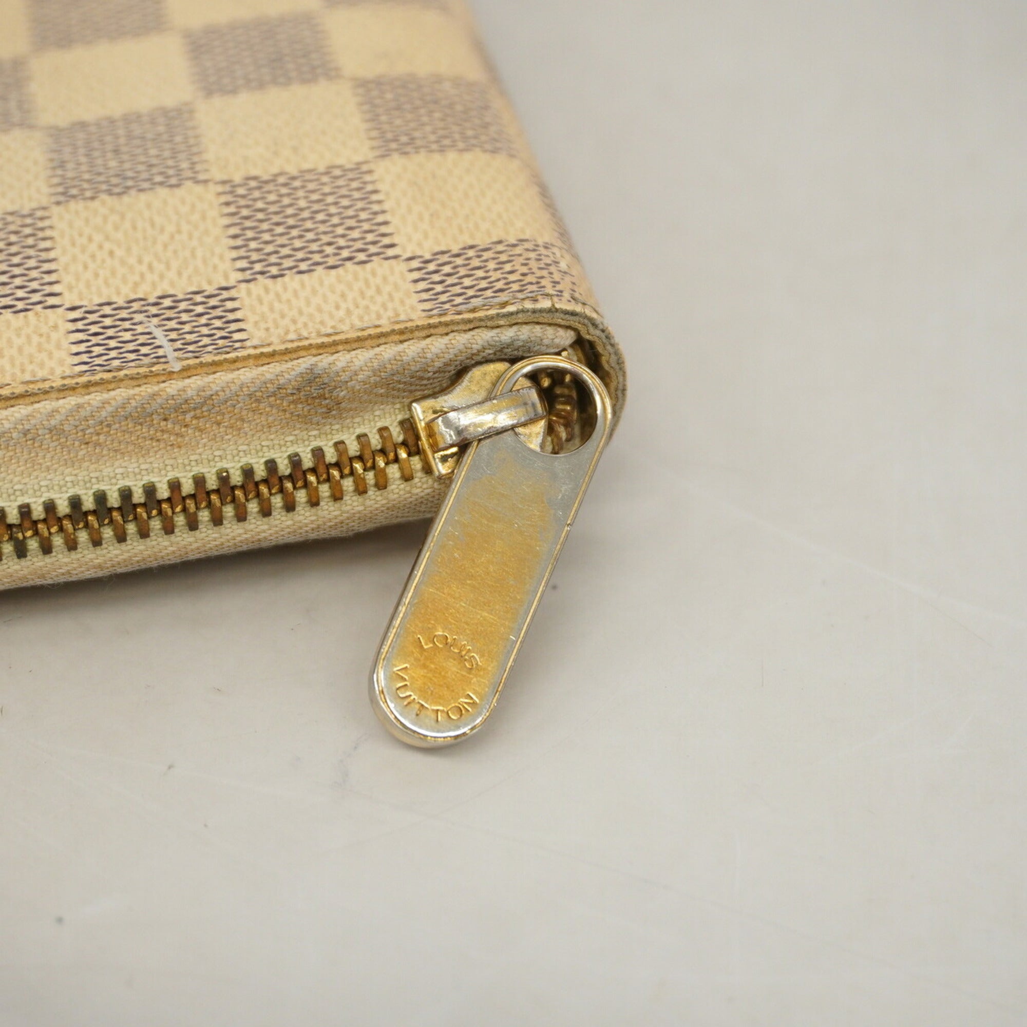 Louis Vuitton White Long Wallet (Bi-Fold) (Pre-Owned)