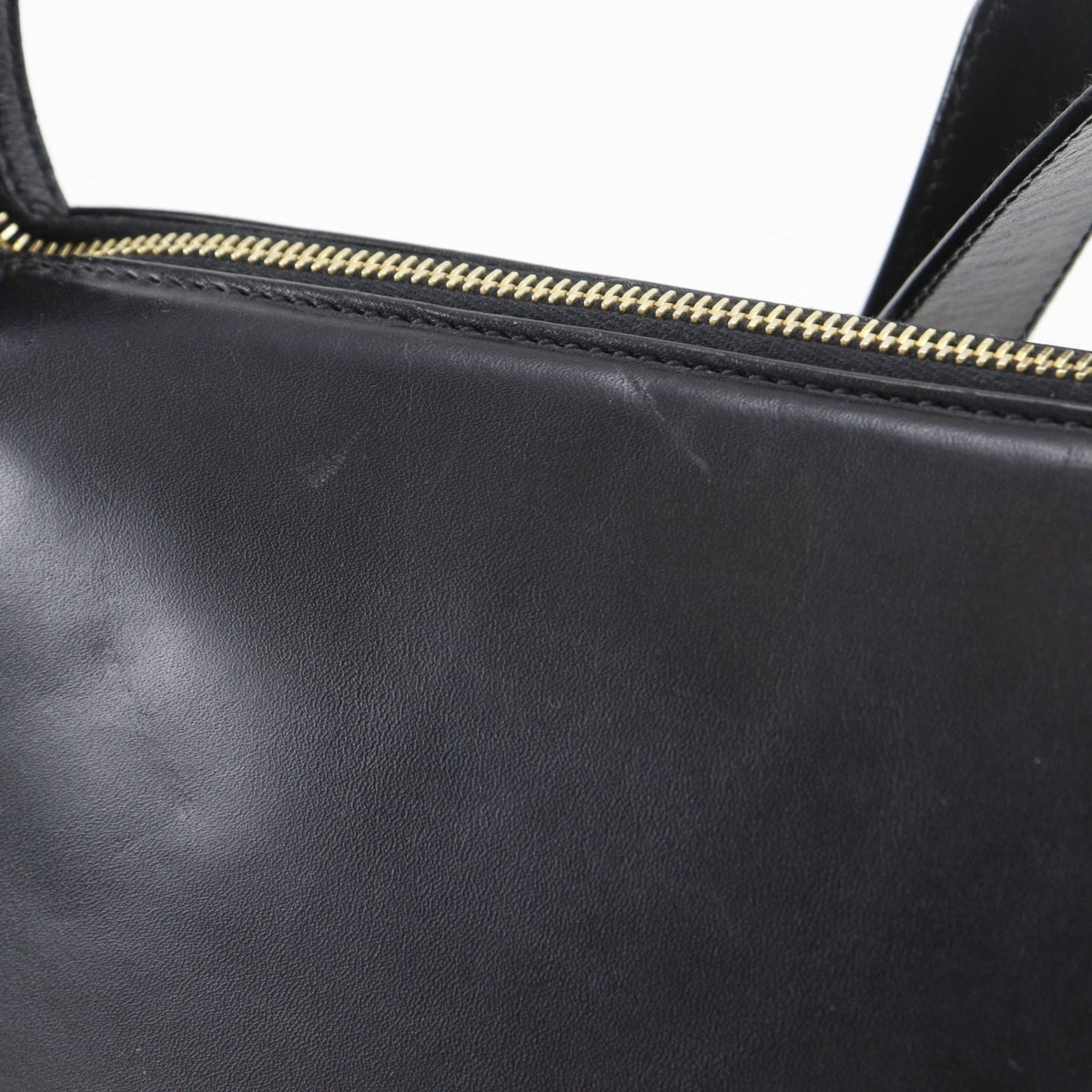 Salvatore Ferragamo Black Leather Shoulder Bag (Pre-Owned)