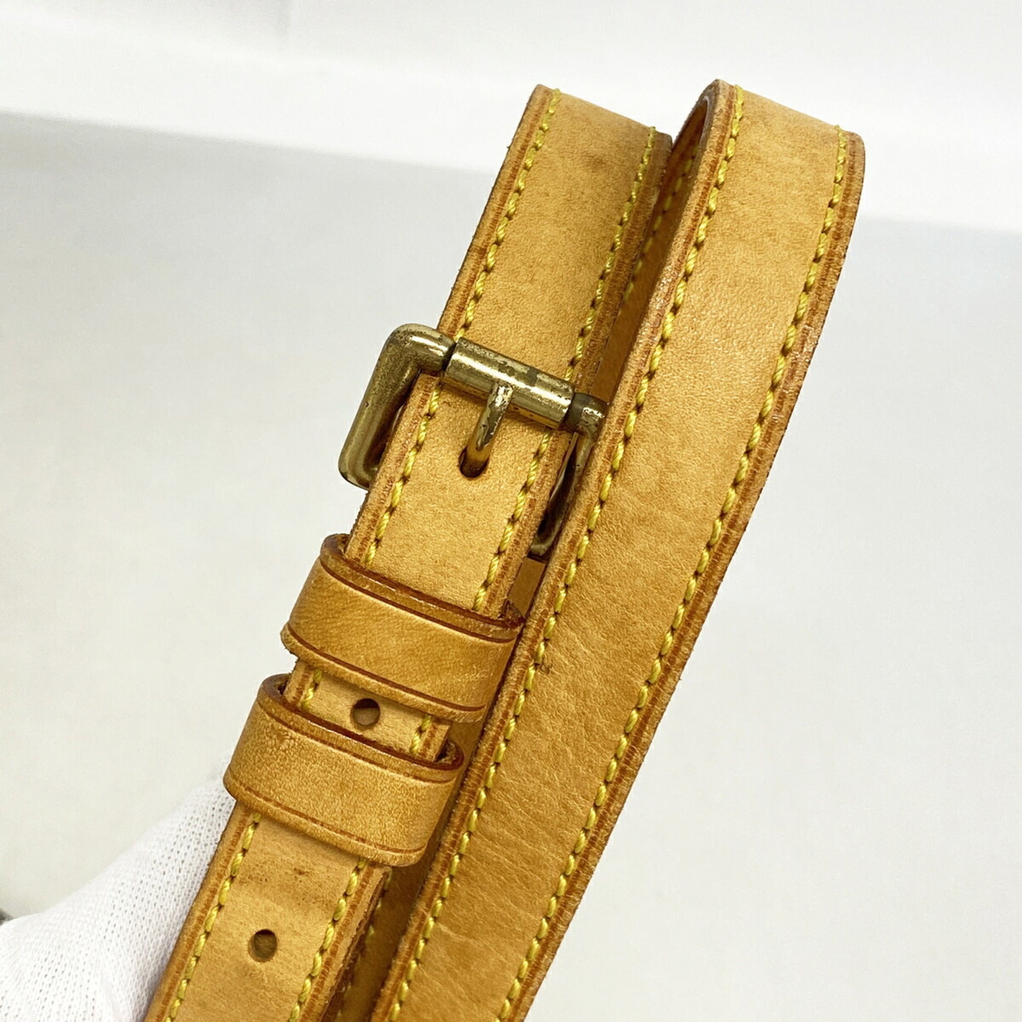 Louis Vuitton Brown Shoulder Bag (Pre-Owned)