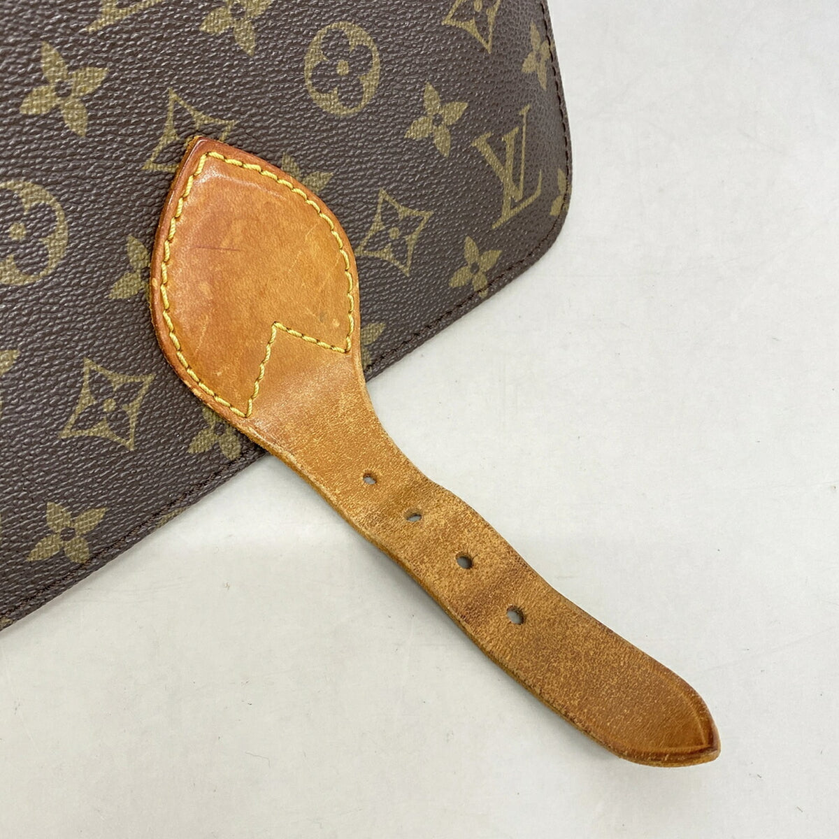 Louis Vuitton Brown Shoulder Bag (Pre-Owned)