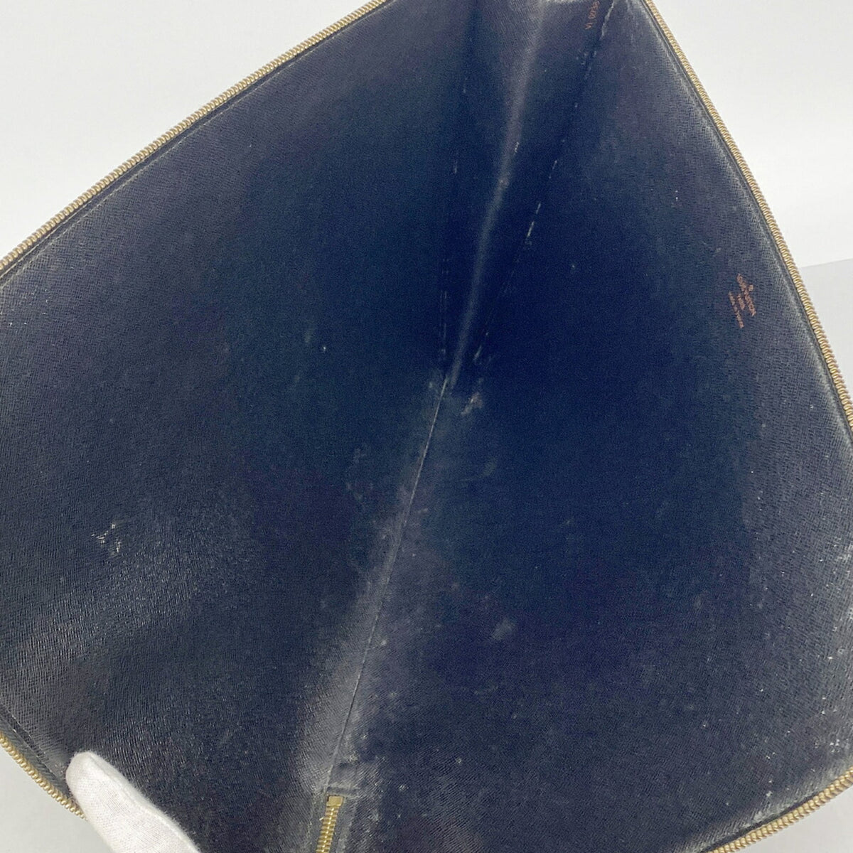 Louis Vuitton Noir Clutch Bag (Pre-Owned)