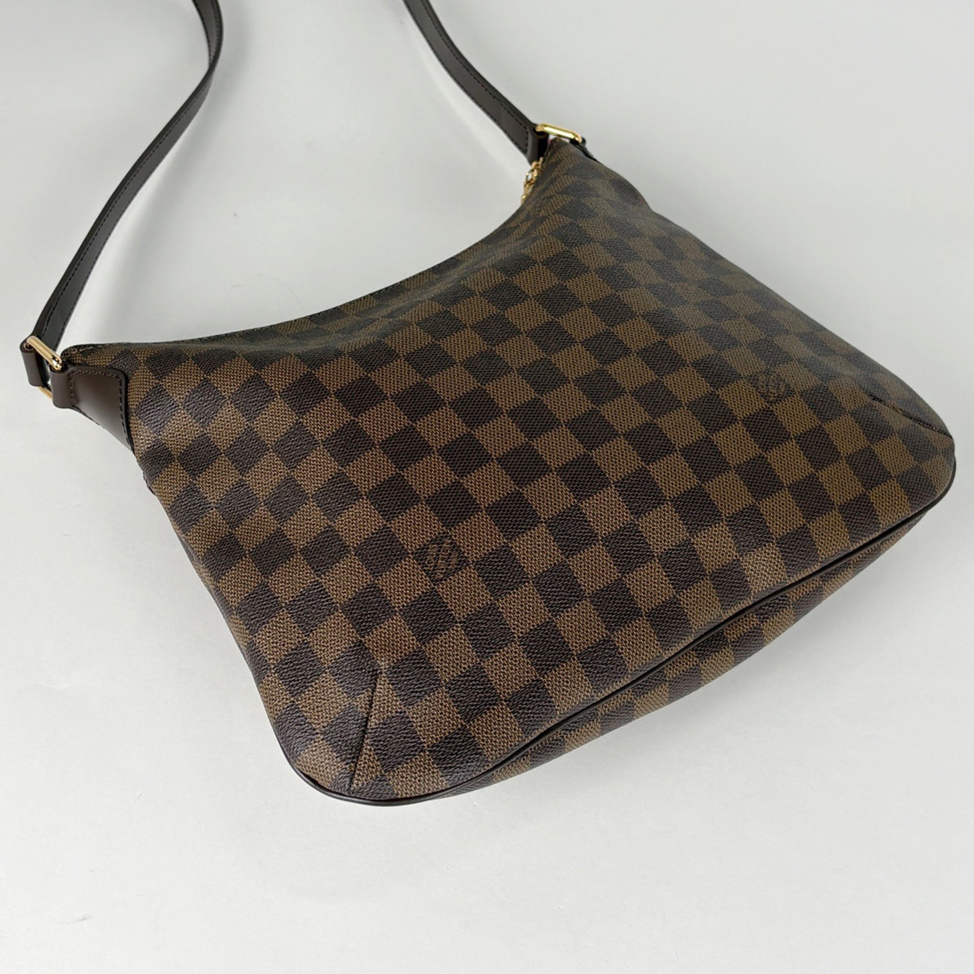 Louis Vuitton Brown Shoulder Bag (Pre-Owned)