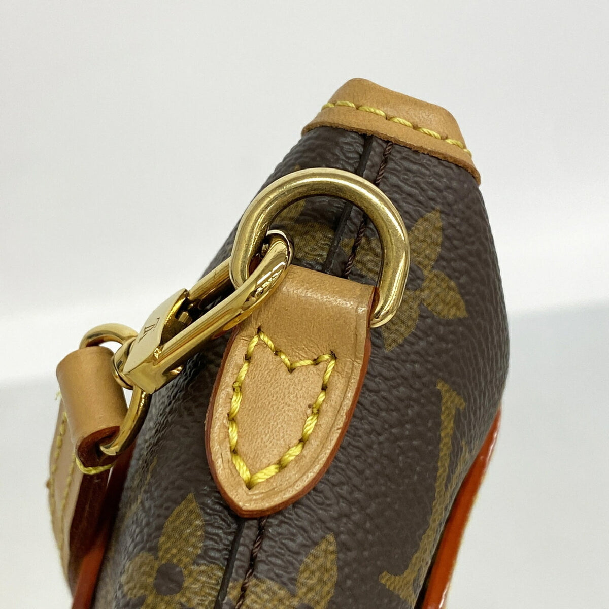 Louis Vuitton Brown Shoulder Bag (Pre-Owned)