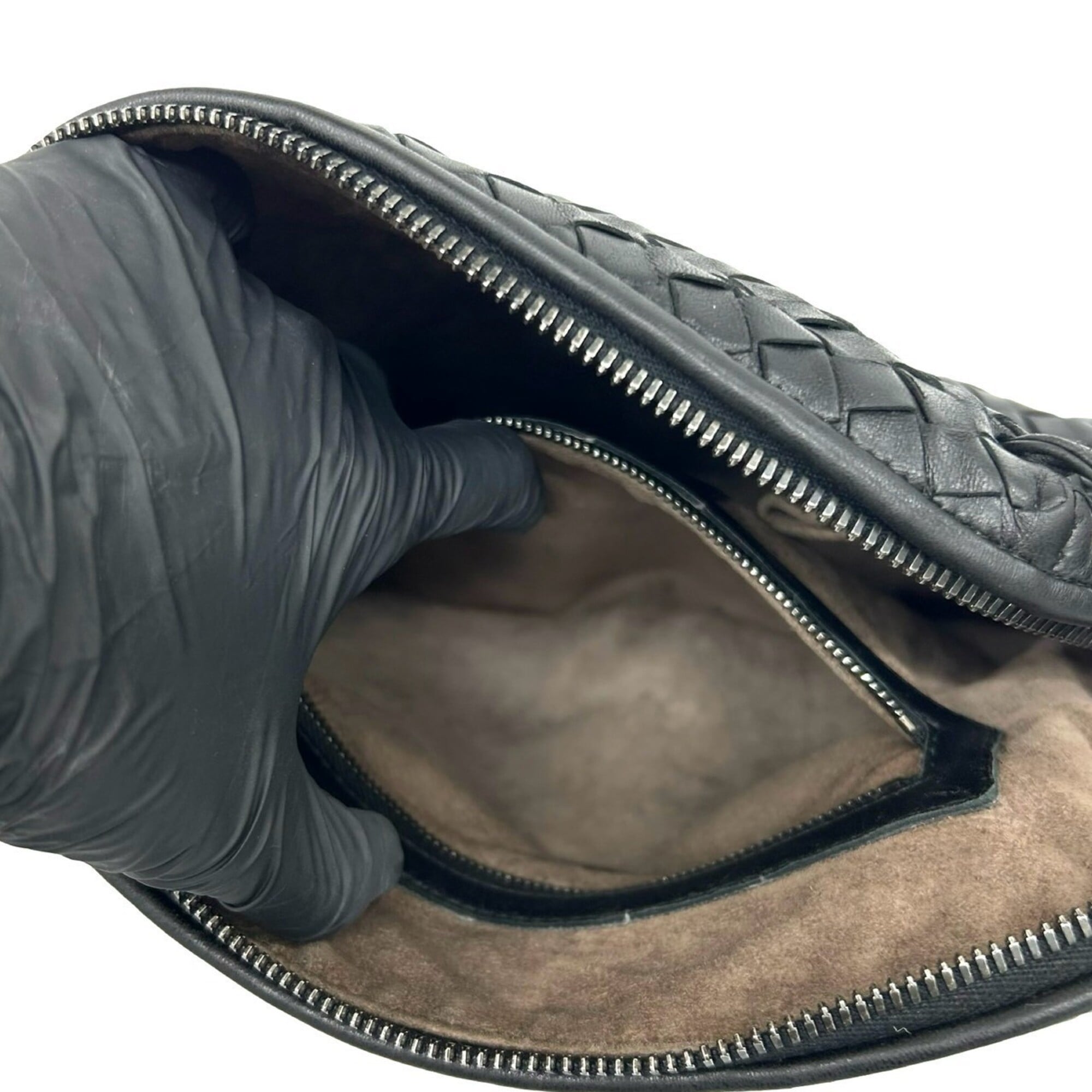 Bottega Veneta Black Leather Pochette Shoulder Bag (Pre-Owned)