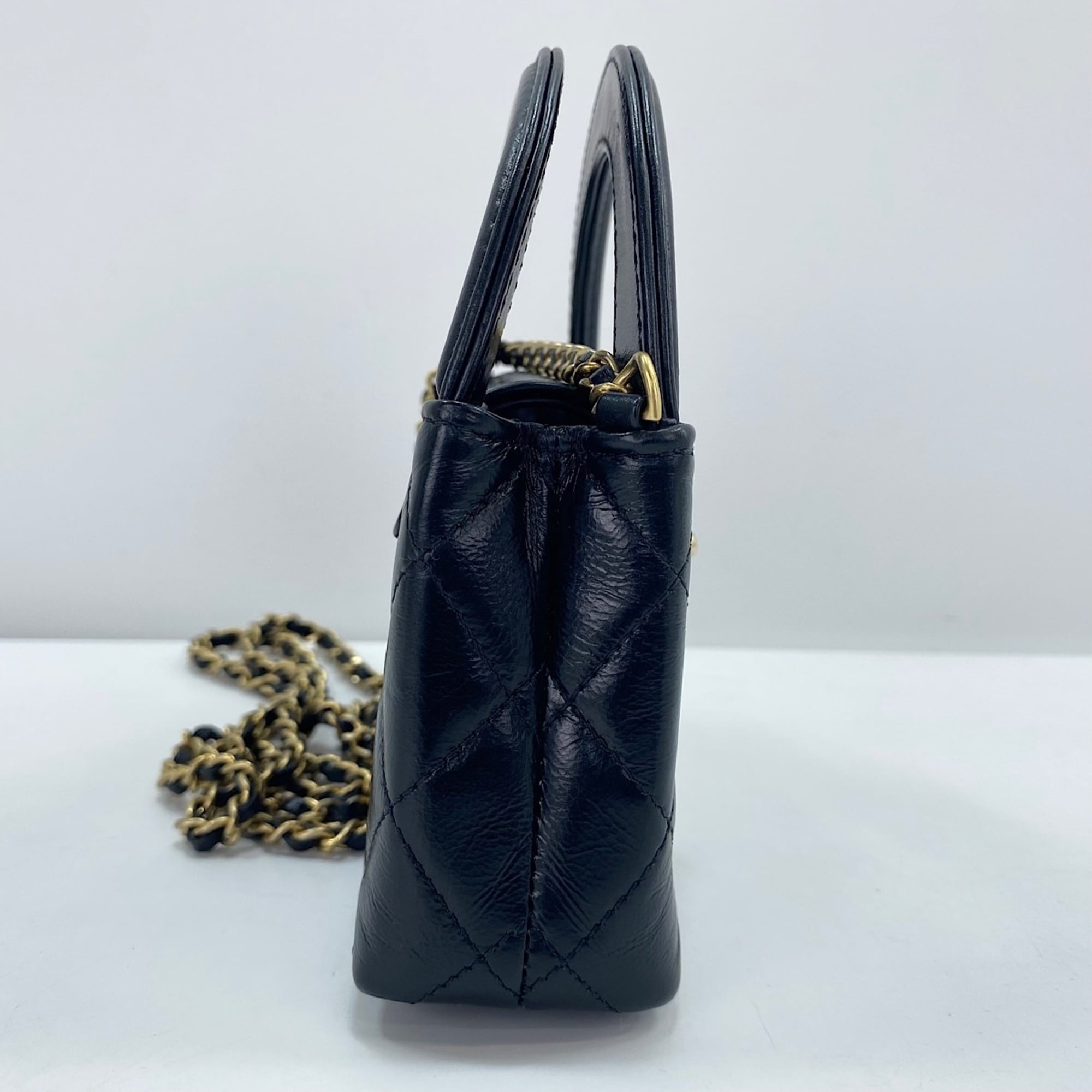 Chanel Black Shoulder Bag (Pre-Owned)