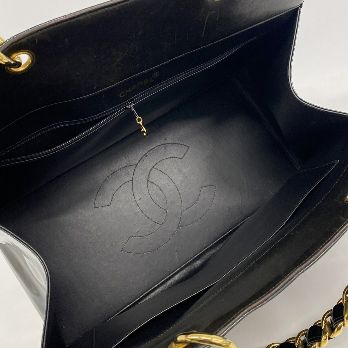 Chanel Black Patent Leather Tote Bag (Pre-Owned)