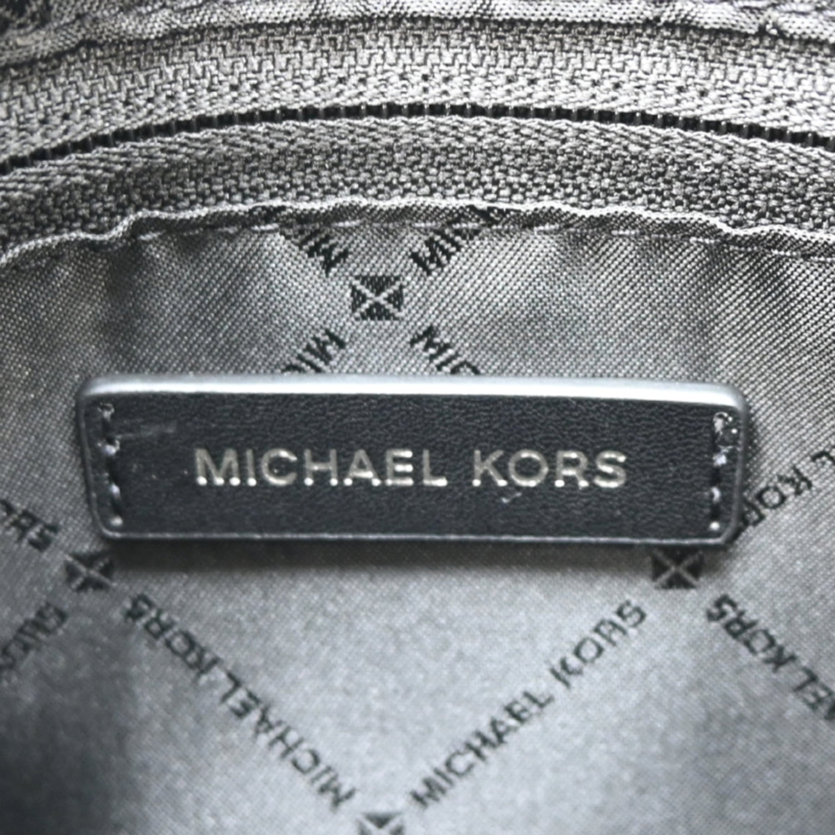 Michael Kors Black Leather Shoulder Bag (Pre-Owned)
