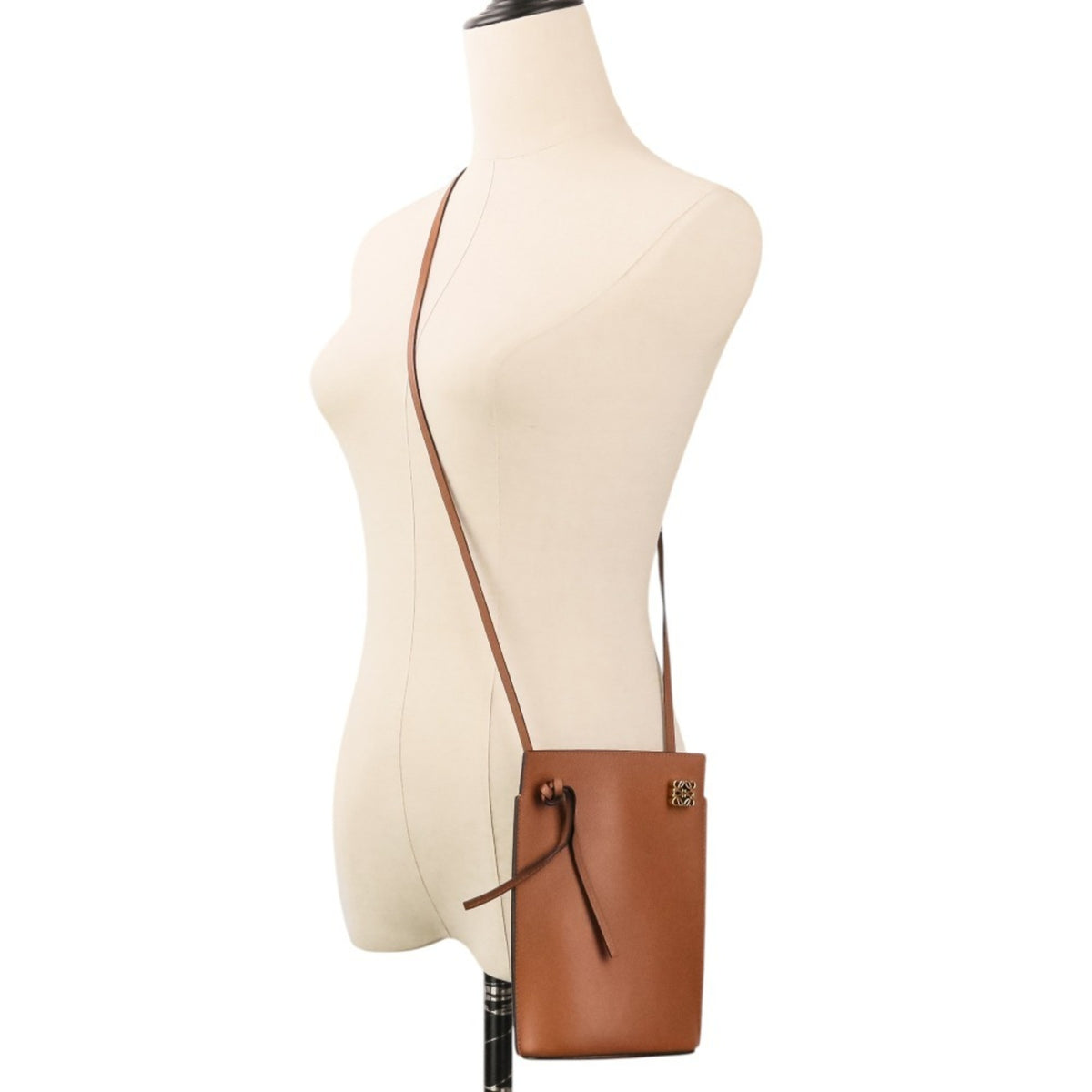 Loewe Brown Shoulder Bag (Pre-Owned)