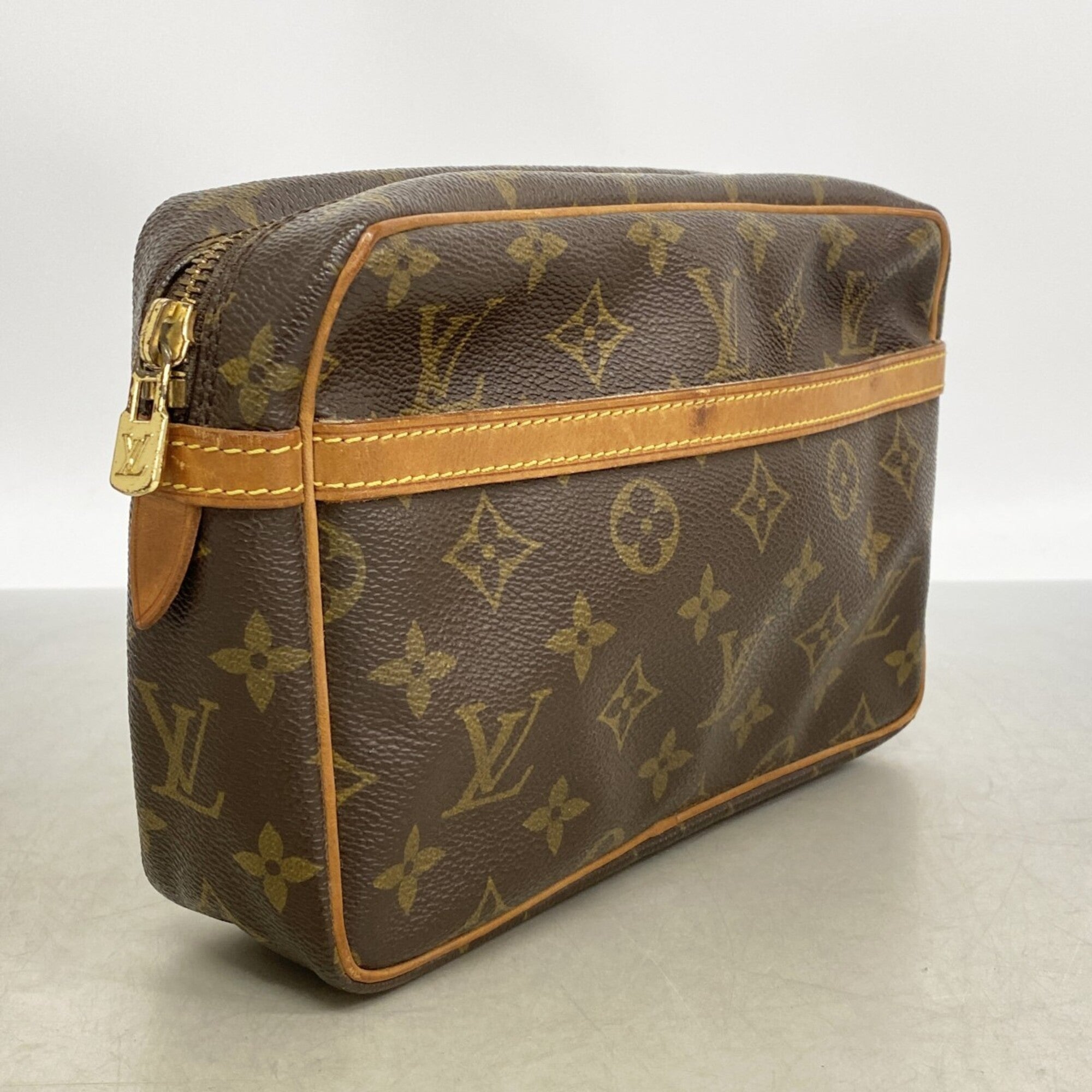 Louis Vuitton Brown Clutch Bag (Pre-Owned)