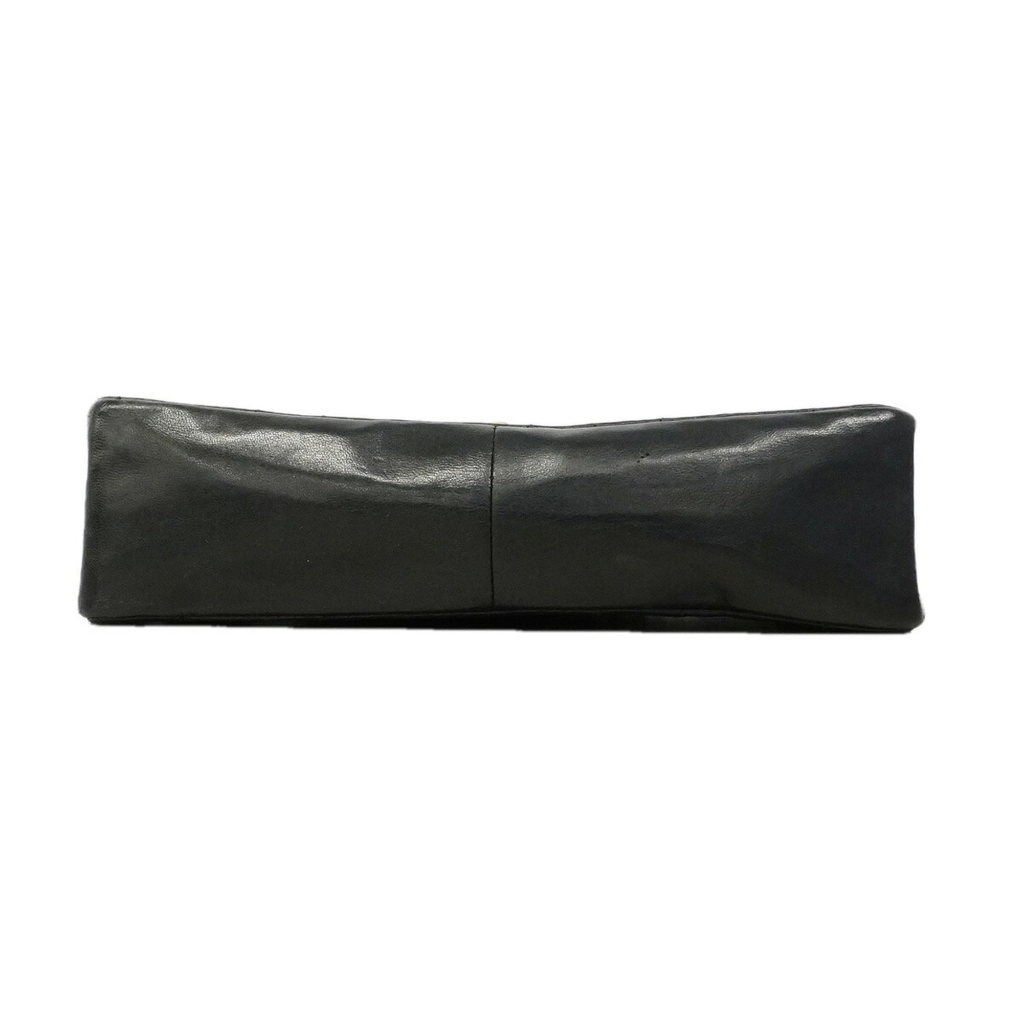Chanel Black Leather Shoulder Bag (Pre-Owned)