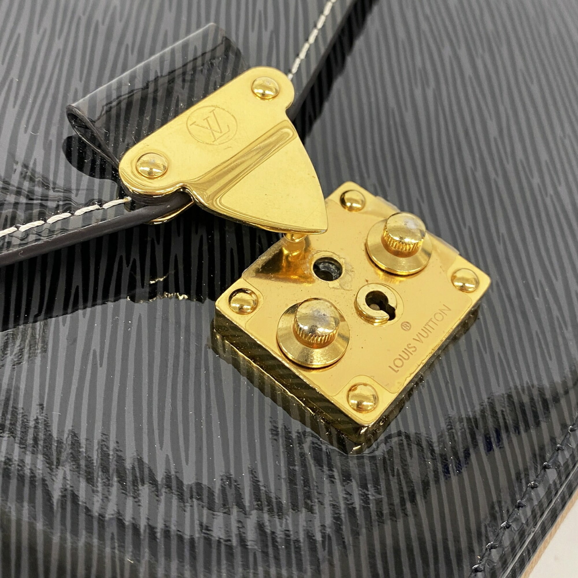 Louis Vuitton Black Handbag (Pre-Owned)
