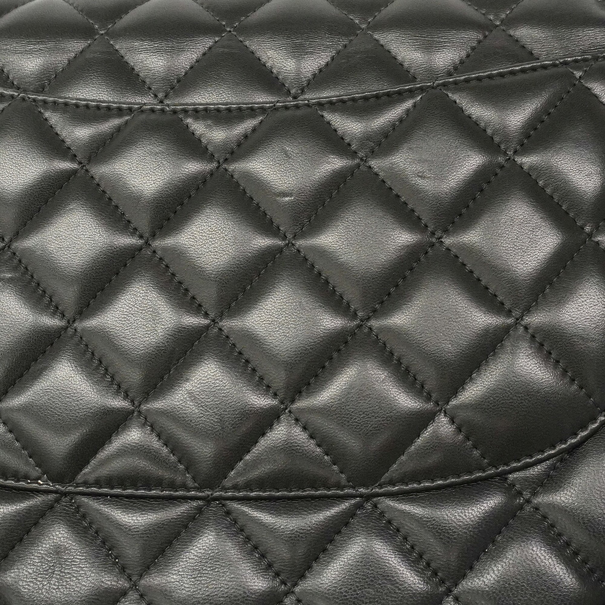 Chanel Black Leather Shoulder Bag (Pre-Owned)