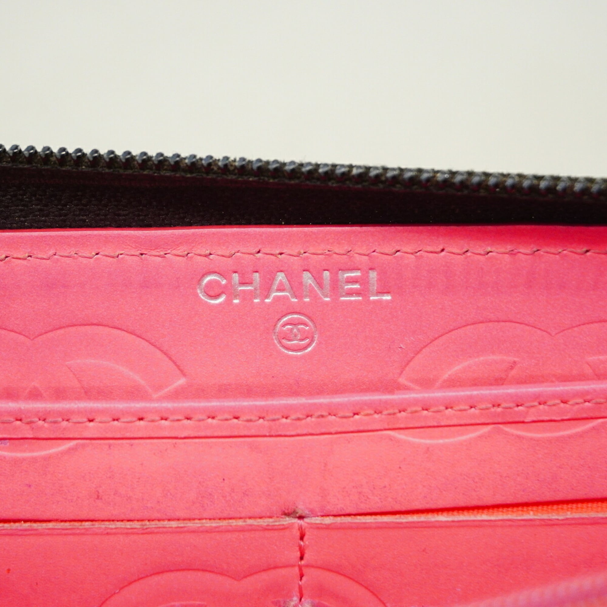 Chanel Black Leather Long Wallet (Bi-Fold) (Pre-Owned)