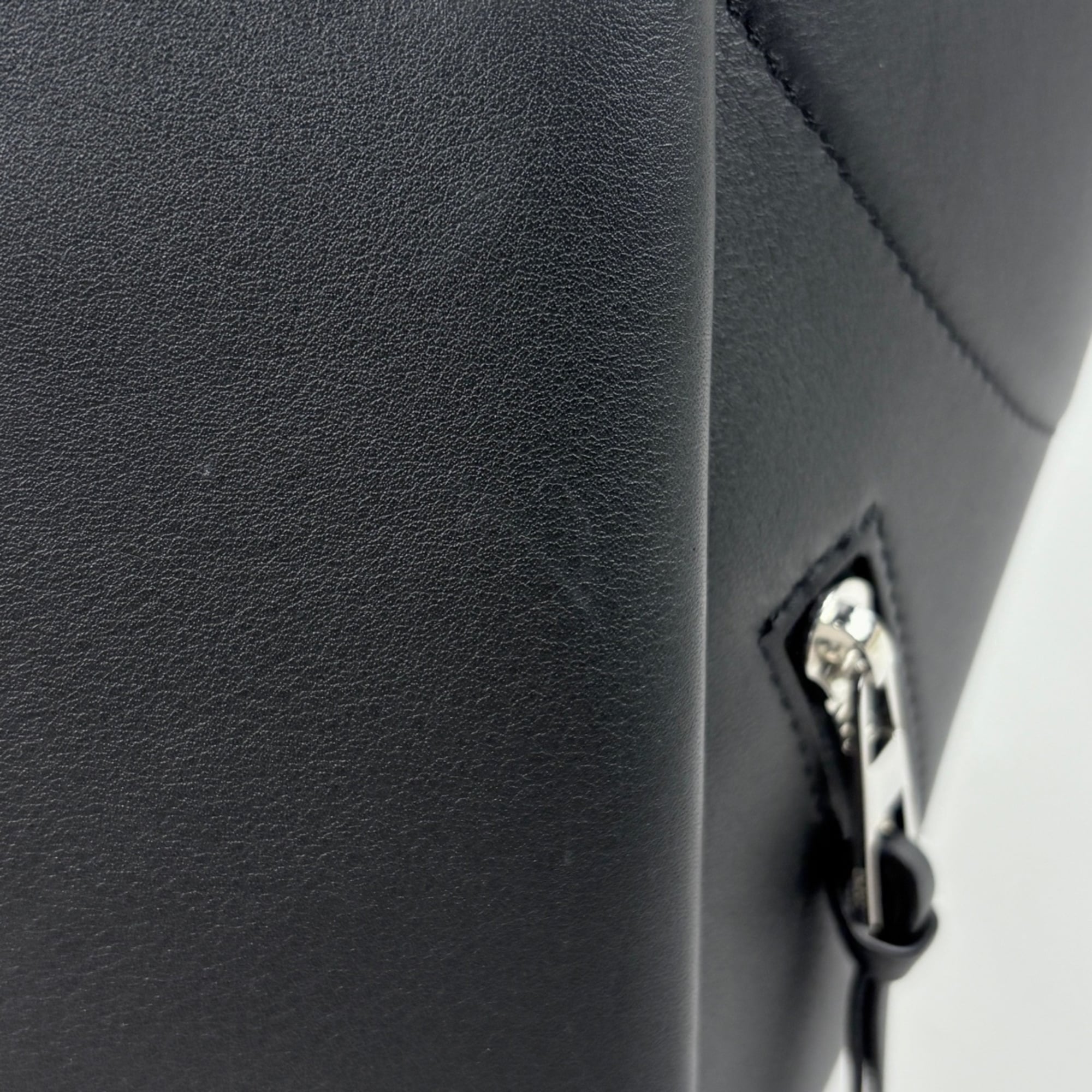 Loewe Black Leather Handbag (Pre-Owned)