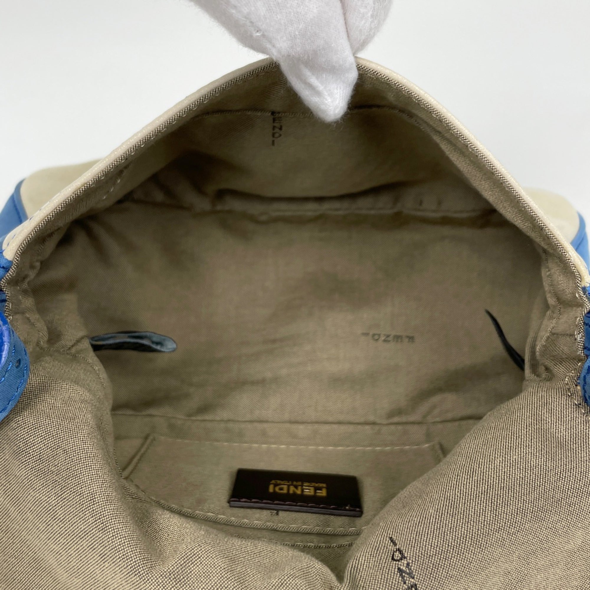 Fendi Beige Blue Leather Shoulder Bag (Pre-Owned)