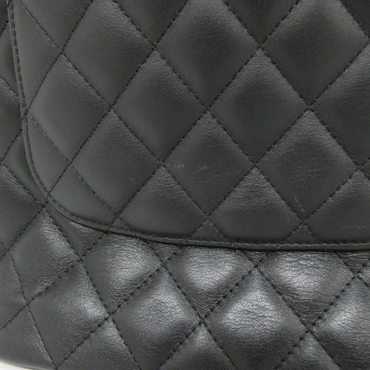 Chanel Black Leather Handbag (Pre-Owned)