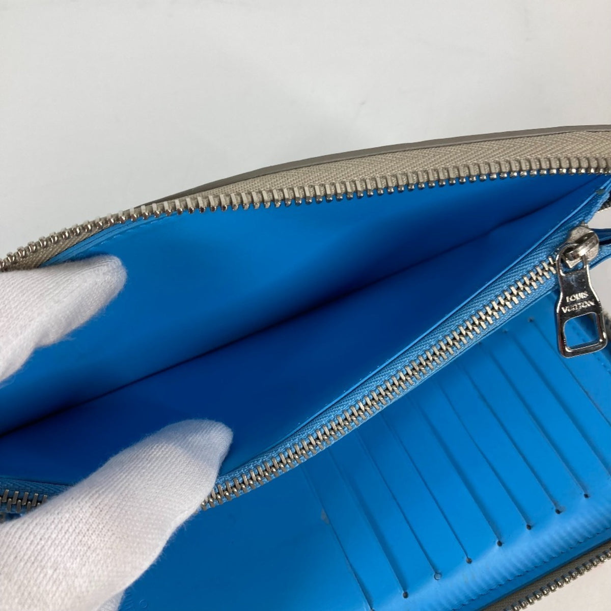 Louis Vuitton Taurillon Beige Blue Leather Long Wallet (Bi-Fold) (Pre-Owned)