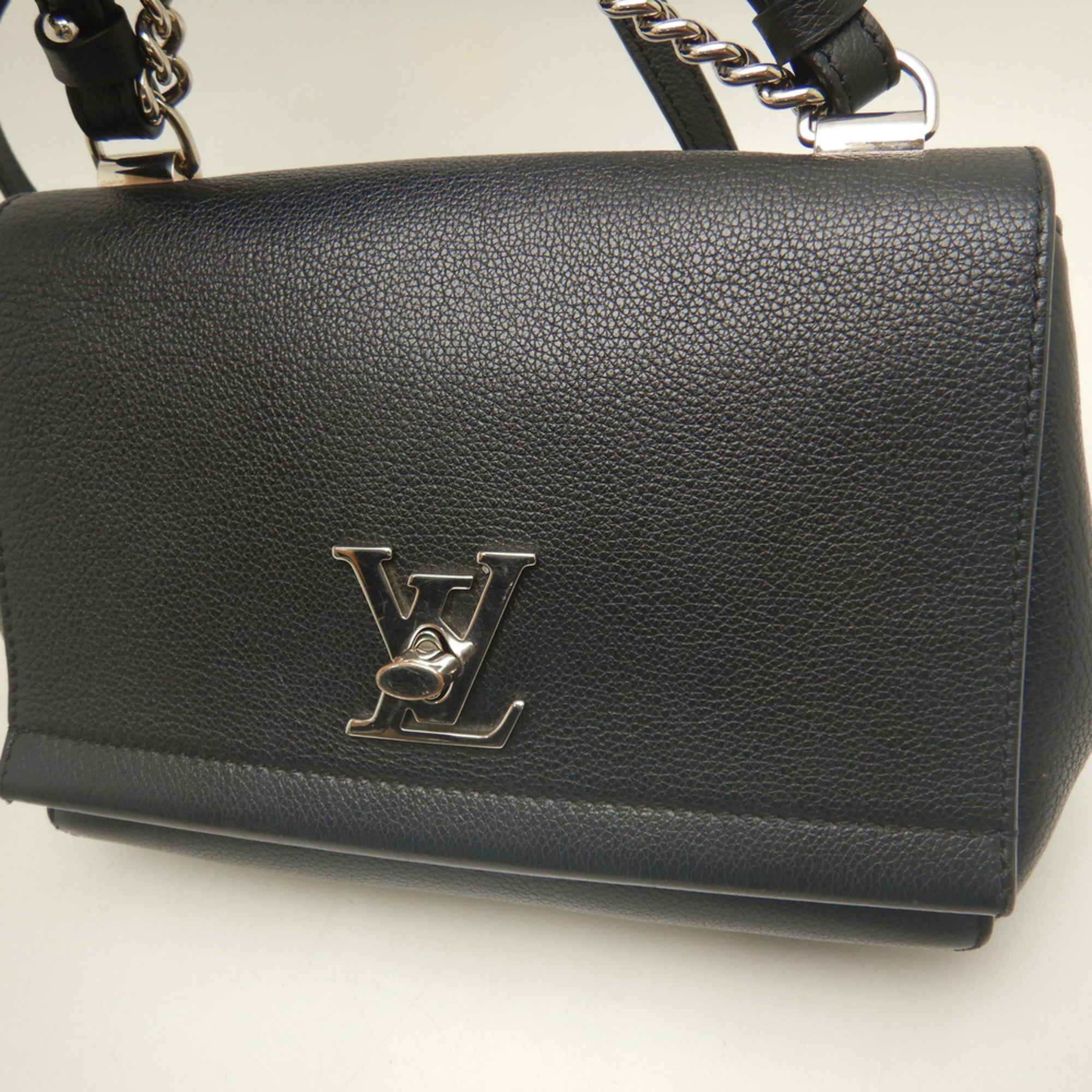 Louis Vuitton Noir Leather Shoulder Bag (Pre-Owned)