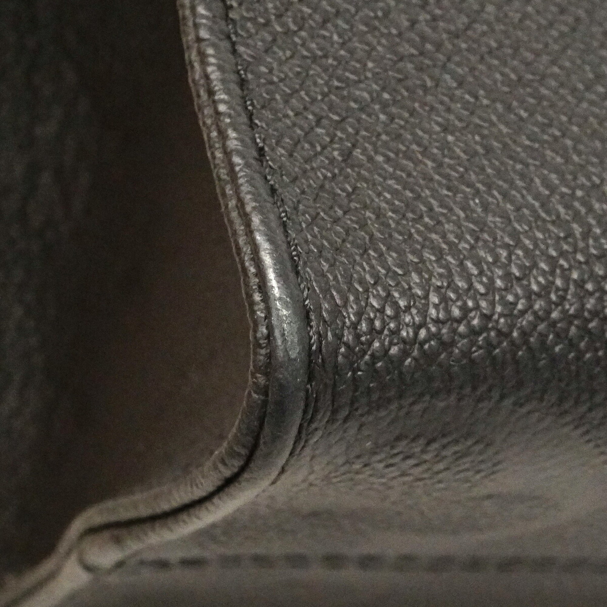 Louis Vuitton Noir Handbag (Pre-Owned)