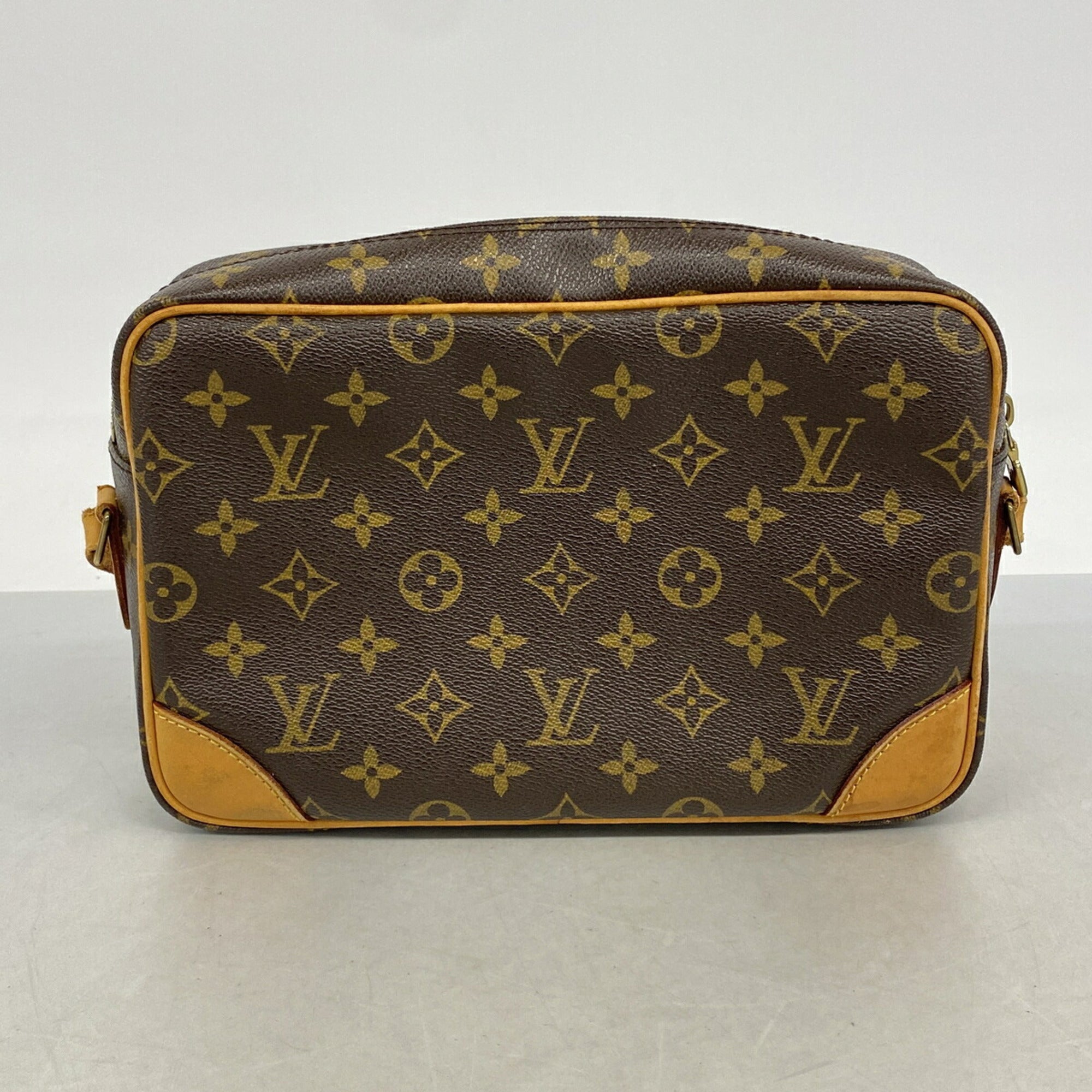 Louis Vuitton Brown Shoulder Bag (Pre-Owned)