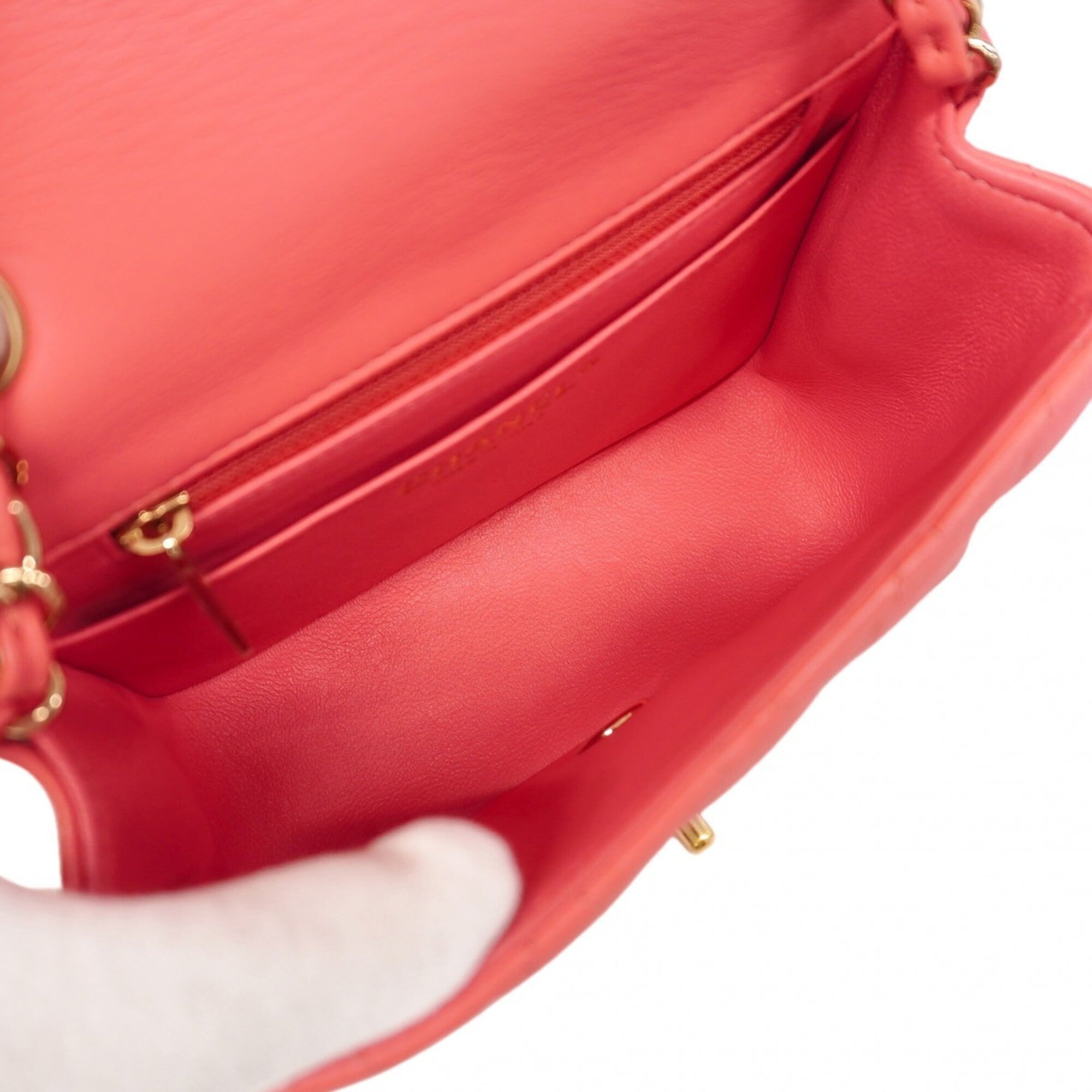 Chanel Pink Leather Shoulder Bag (Pre-Owned)