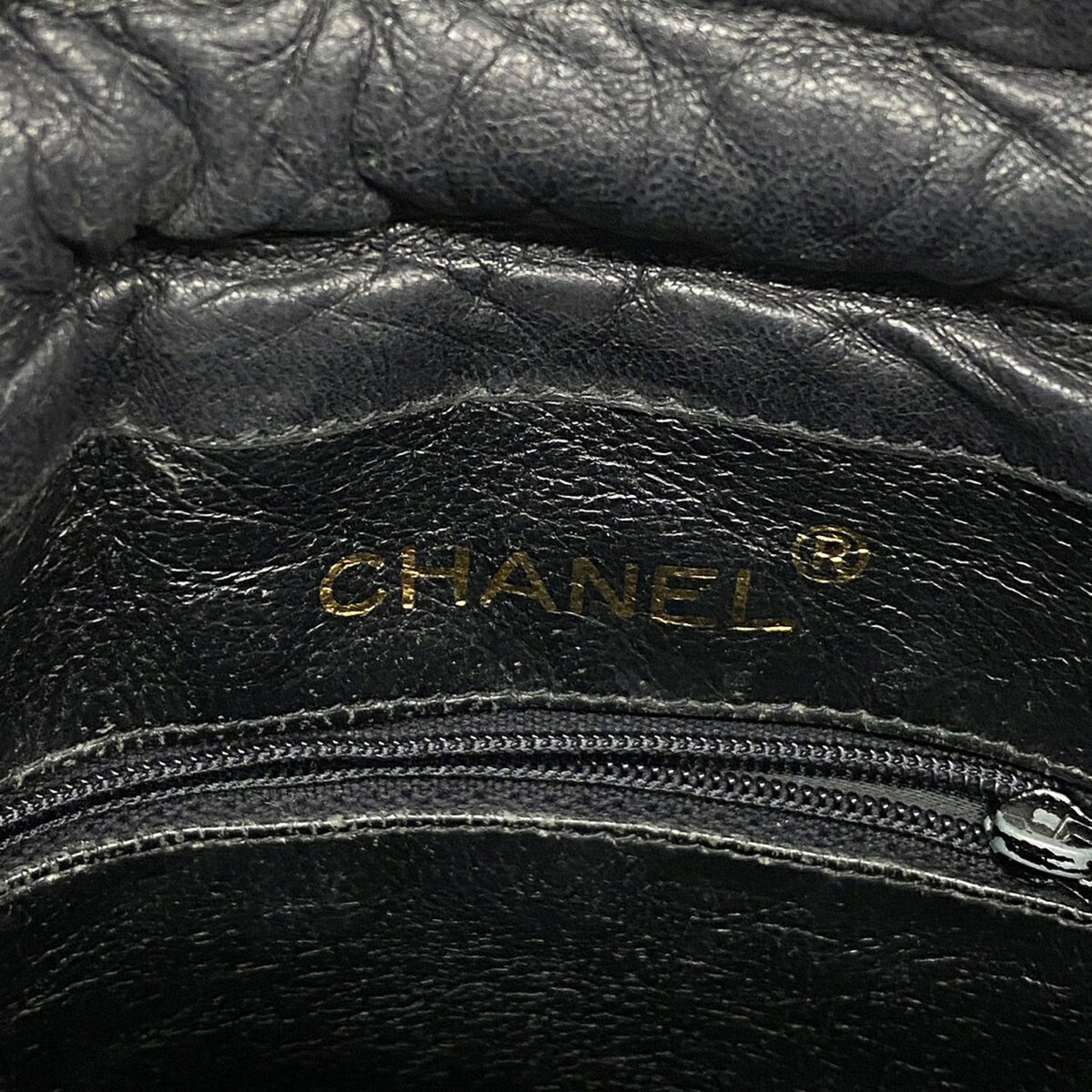 Chanel Black Leather Shoulder Bag (Pre-Owned)