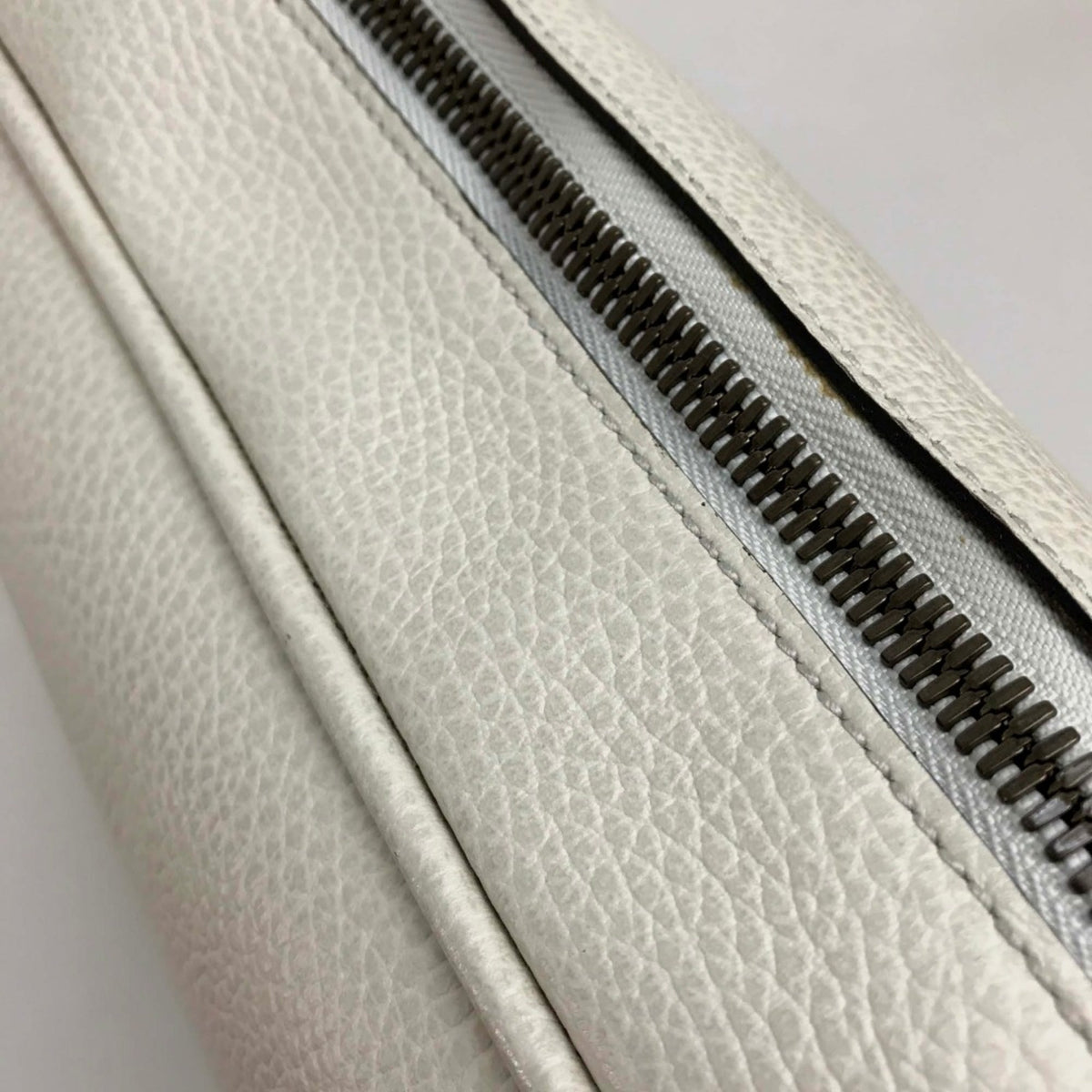 Gucci White Leather Shoulder Bag (Pre-Owned)