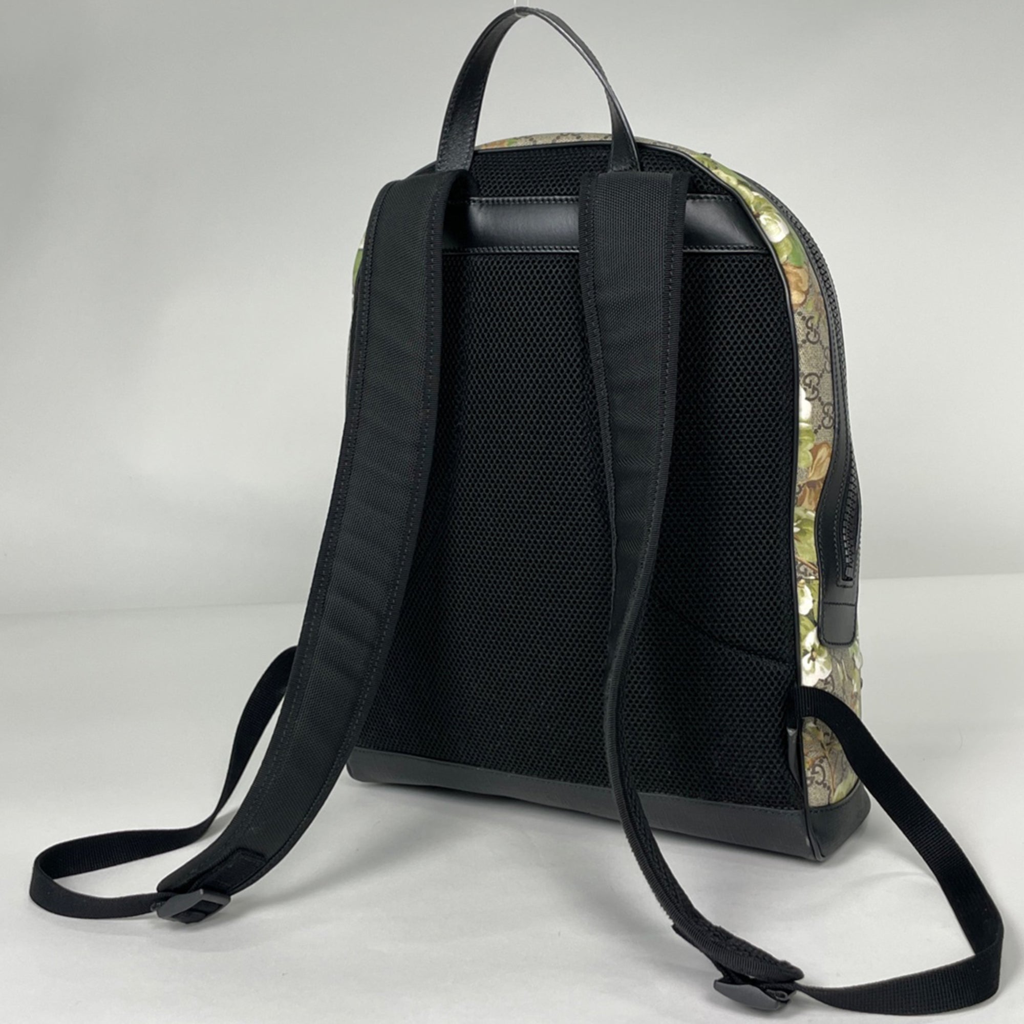 Gucci Beige Black Gg Supreme Leather Backpack (Pre-Owned)