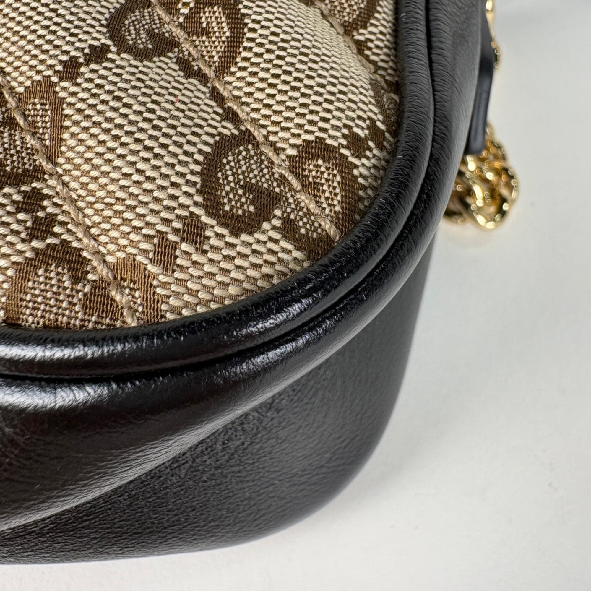 Gucci Beige Black Gg Canvas Shoulder Bag (Pre-Owned)