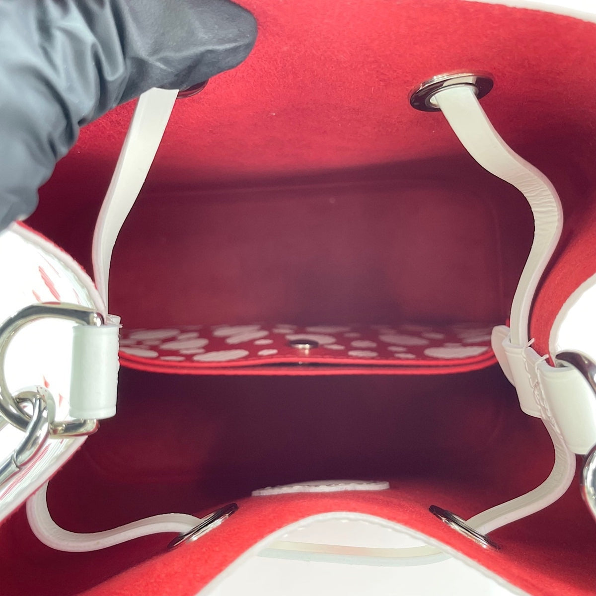 Louis Vuitton White Handbag (Pre-Owned)