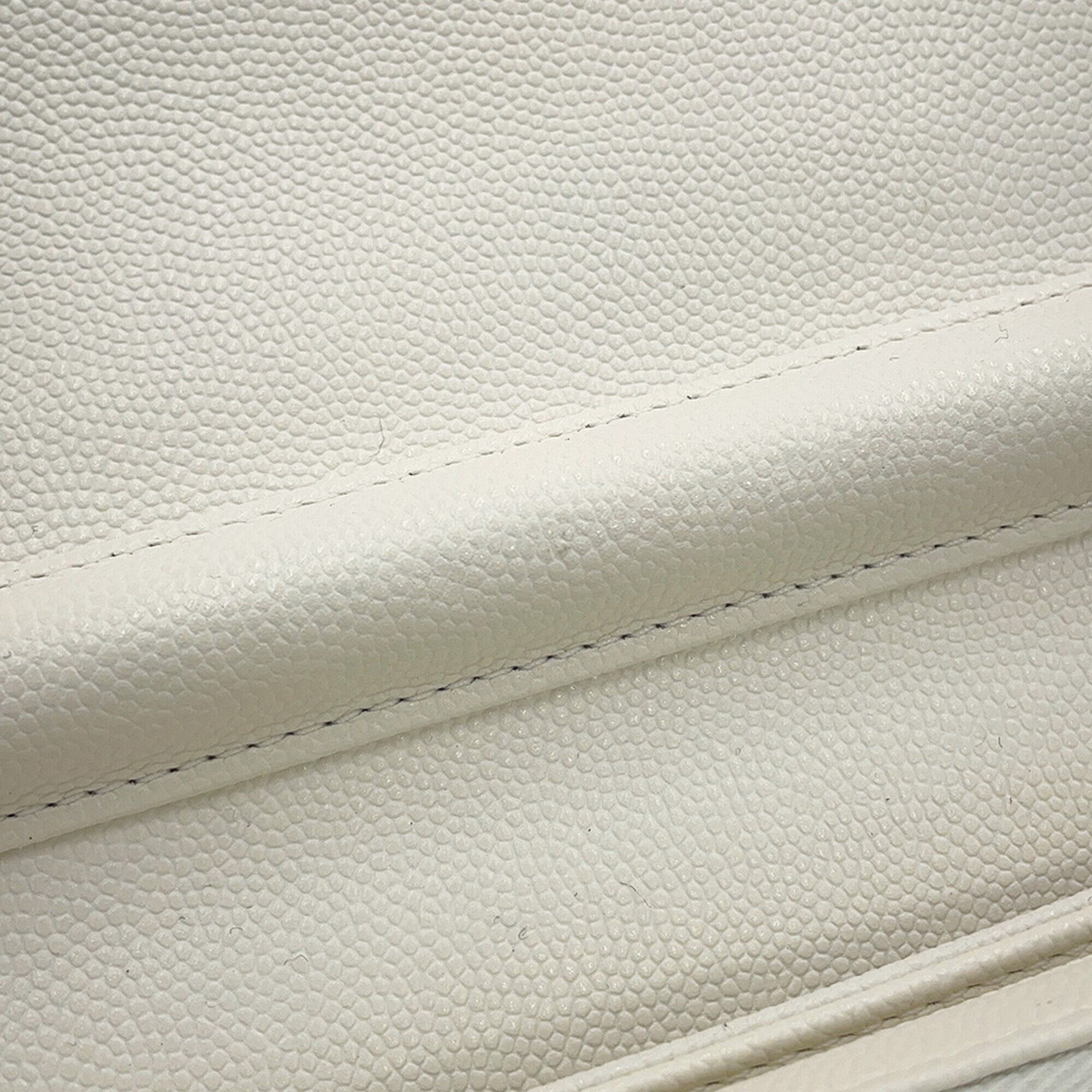 Chanel Matelasse White Grained Calfskin Handbag Shoulder Bag (Pre-Owned)