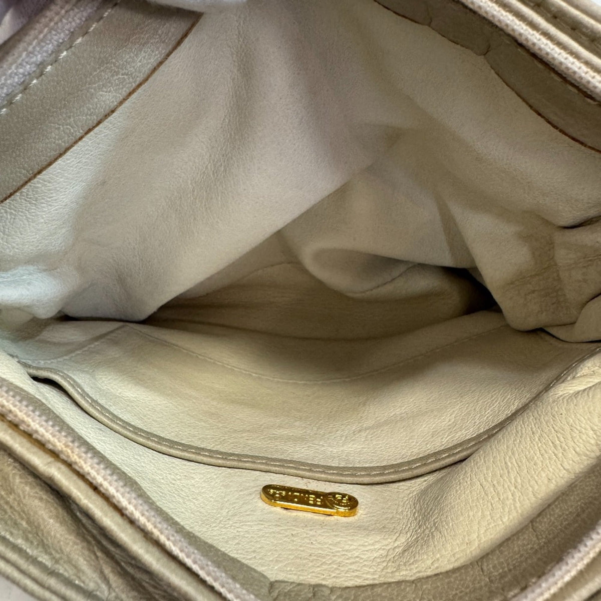 Fendi Beige Leather Shoulder Bag (Pre-Owned)