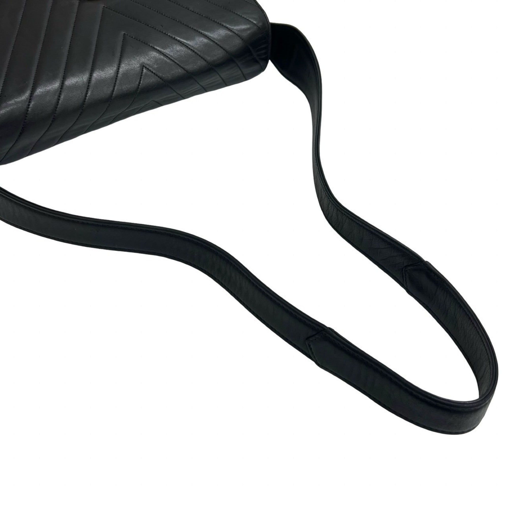 Chanel Black Leather Shoulder Bag (Pre-Owned)