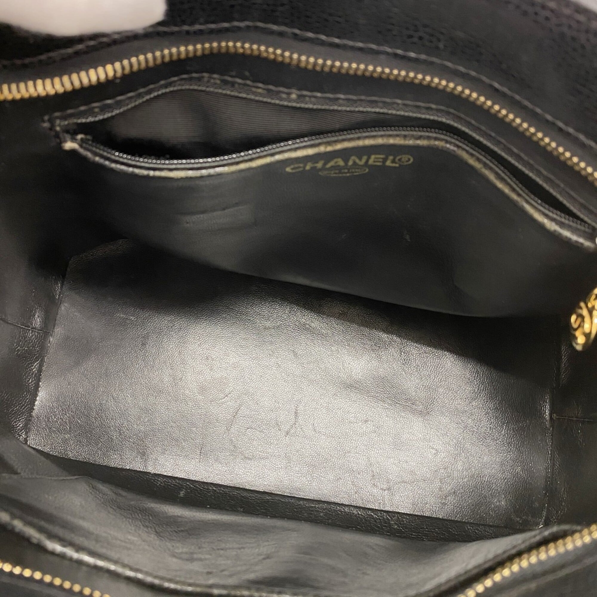 Chanel Black Grained Calfskin Tote Bag (Pre-Owned)