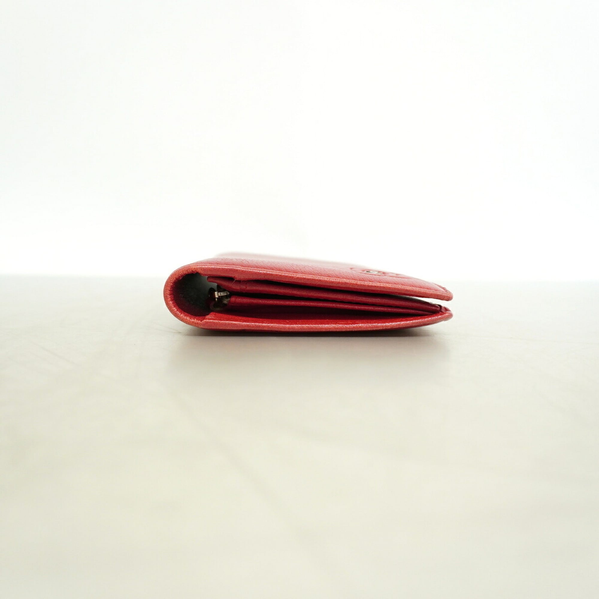 Chanel Red Color Leather Long Wallet (Bi-Fold) (Pre-Owned)