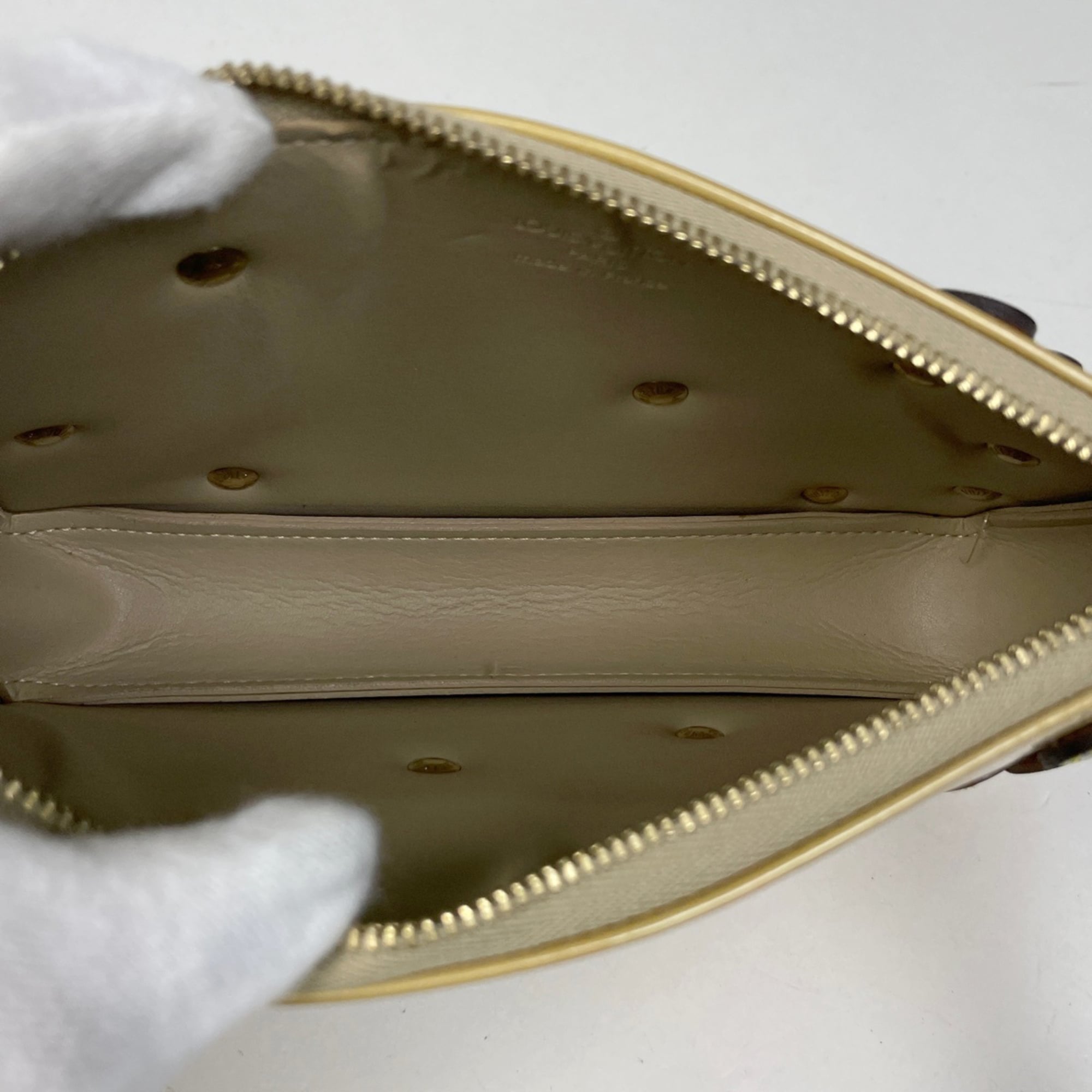 Louis Vuitton Beige Monogram Vernis Handbag (Pre-Owned)