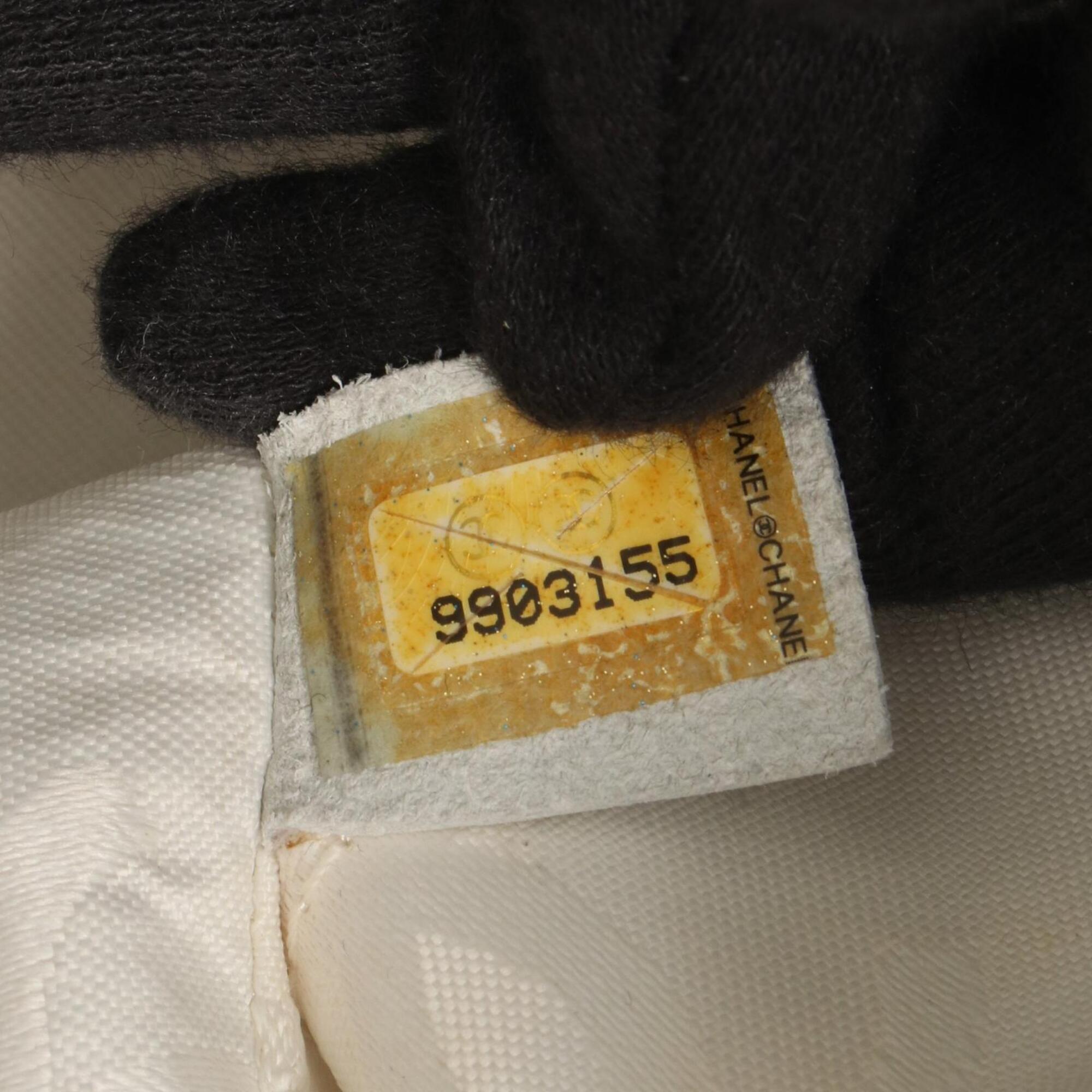 Chanel White Leather Handbag (Pre-Owned)