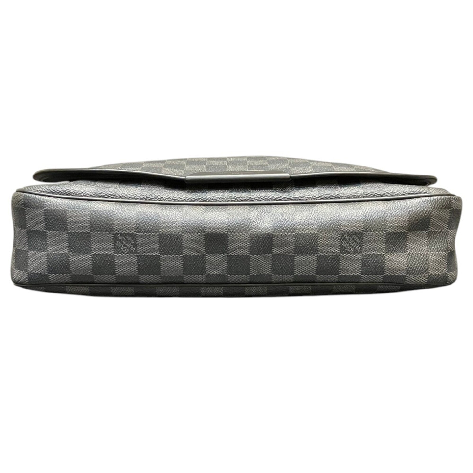 Louis Vuitton Black Shoulder Bag (Pre-Owned)
