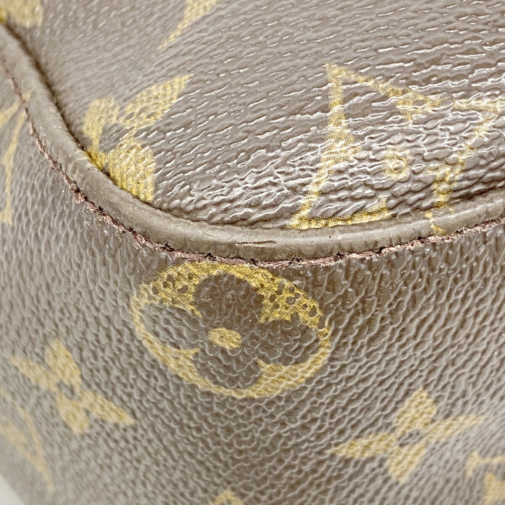 Louis Vuitton Brown Shoulder Bag (Pre-Owned)