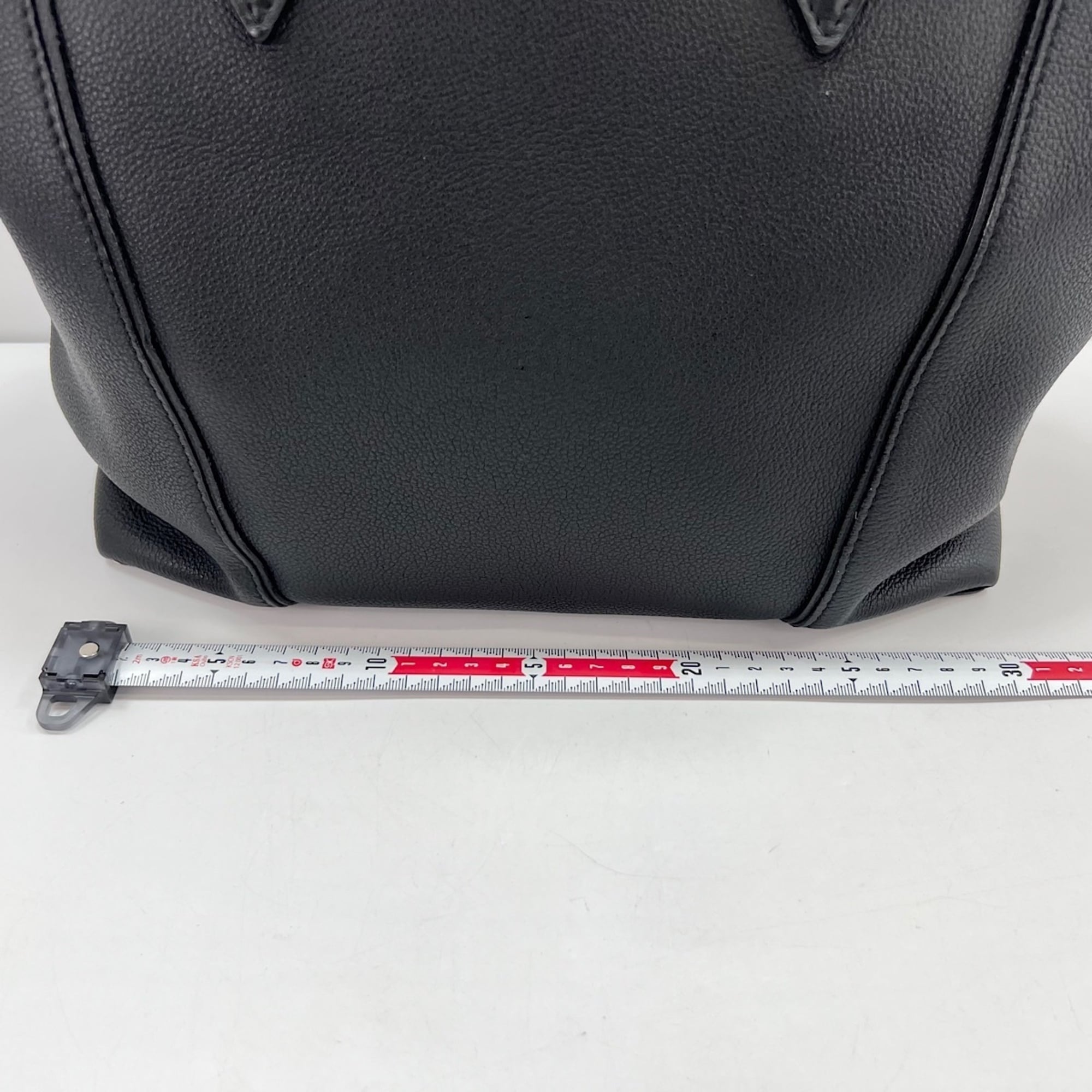 Louis Vuitton Black Handbag (Pre-Owned)