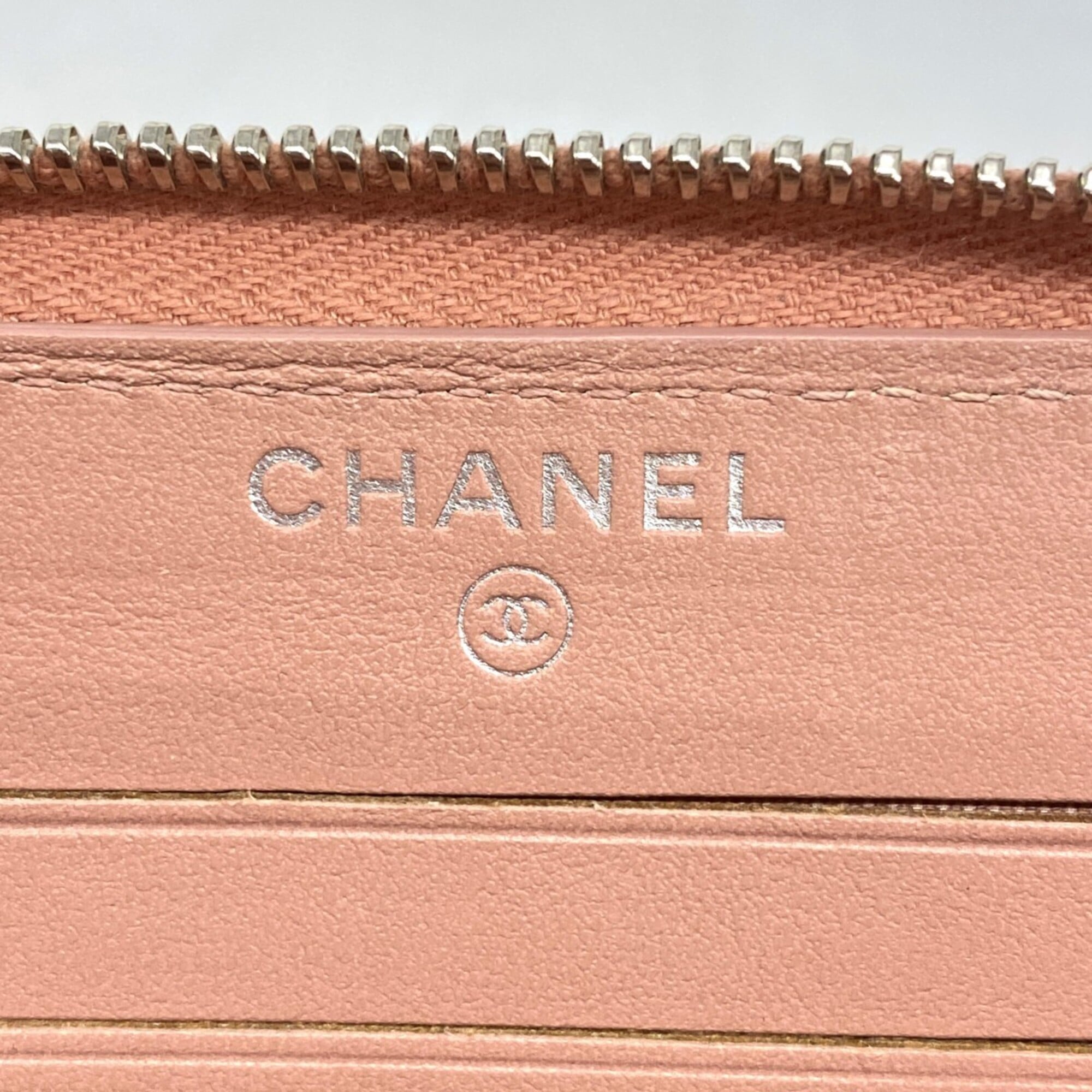 Chanel Pink White Leather Patent Leather Wallet (Bi-Fold) (Pre-Owned)