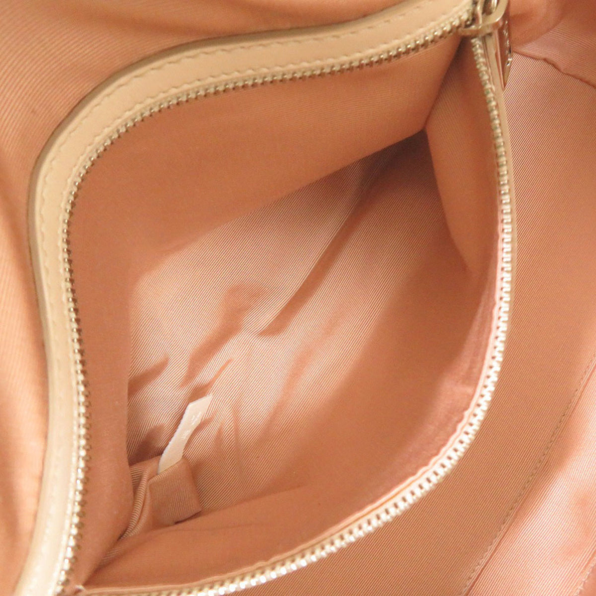 Tod's Ivory Leather Handbag (Pre-Owned)