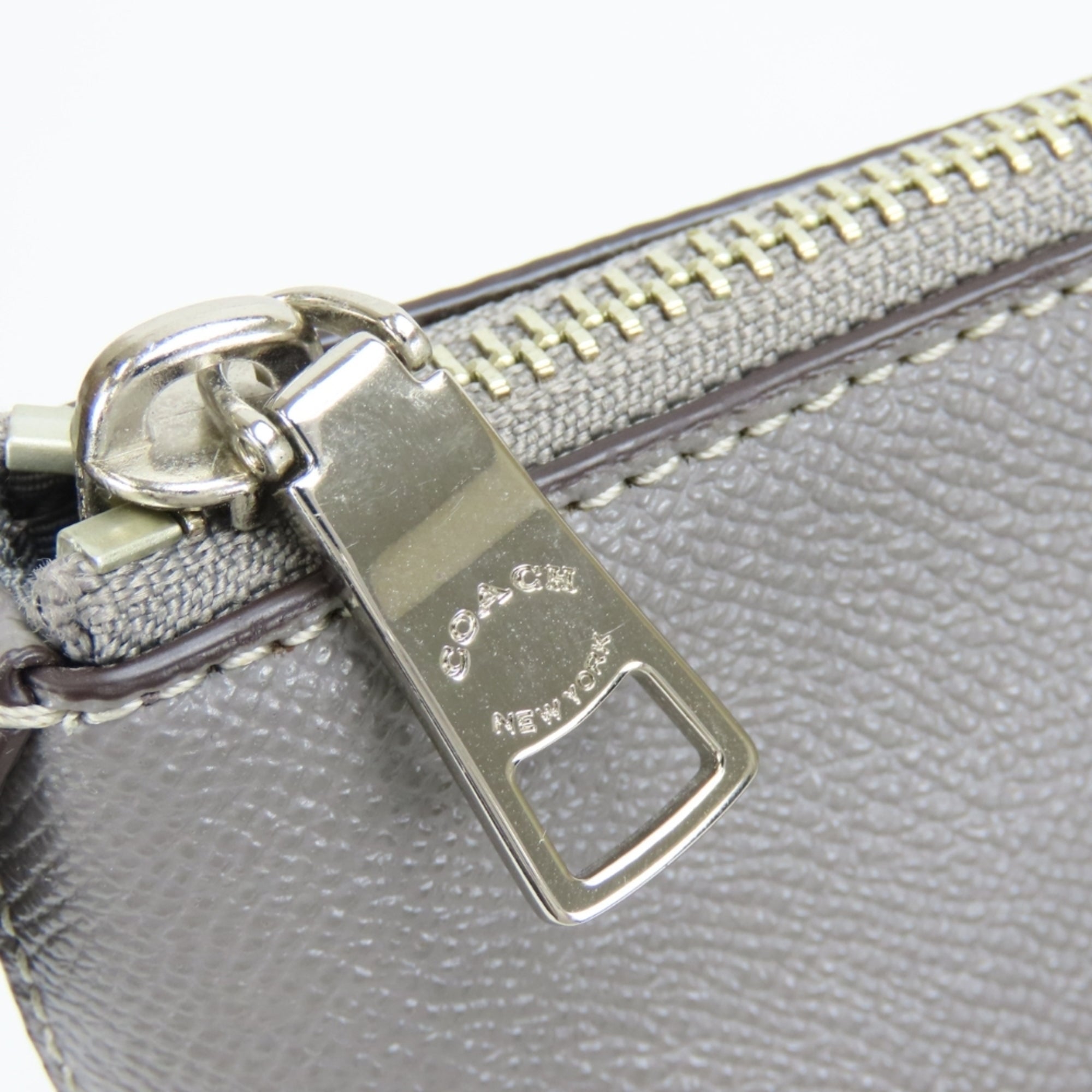 Coach Gray Leather Tote Bag (Pre-Owned)