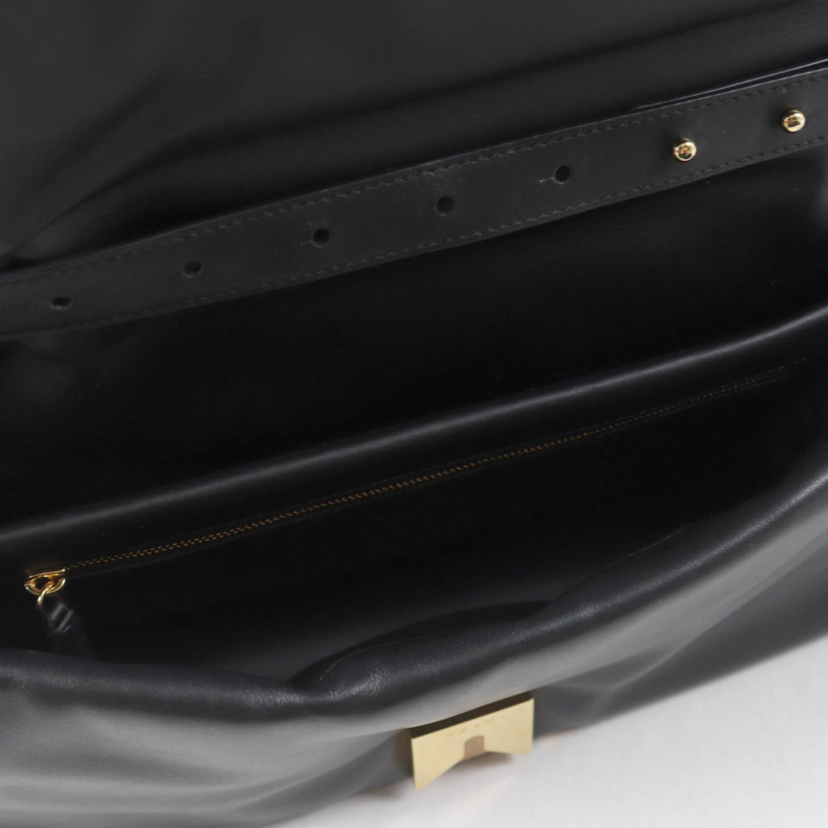 Marni Black Leather Shoulder Bag (Pre-Owned)