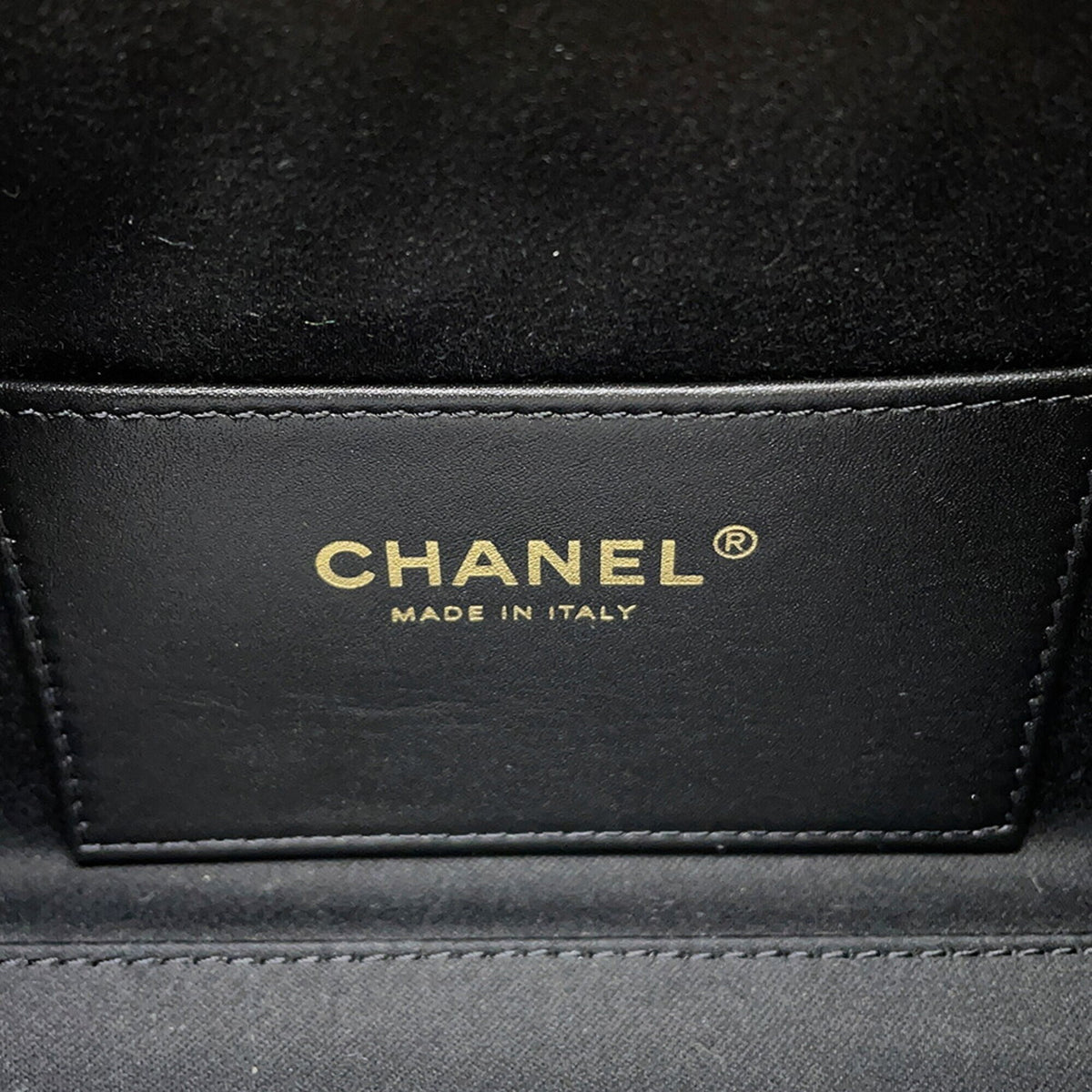 Chanel Black Grained Calfskin Handbag Shoulder Bag (Pre-Owned)