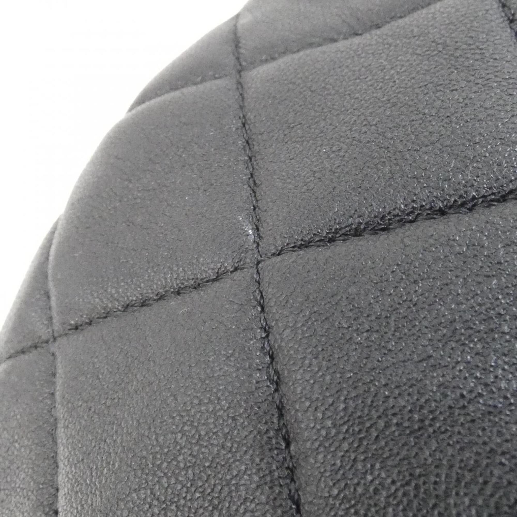 Chanel Black Leather Shoulder Bag (Pre-Owned)