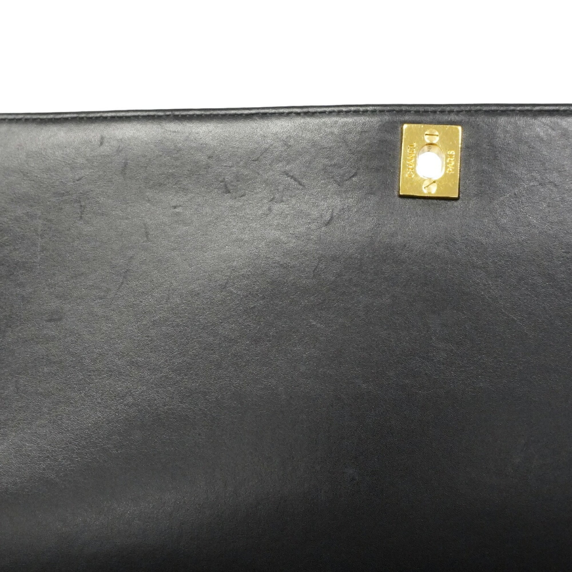 Chanel Black Leather Shoulder Bag (Pre-Owned)